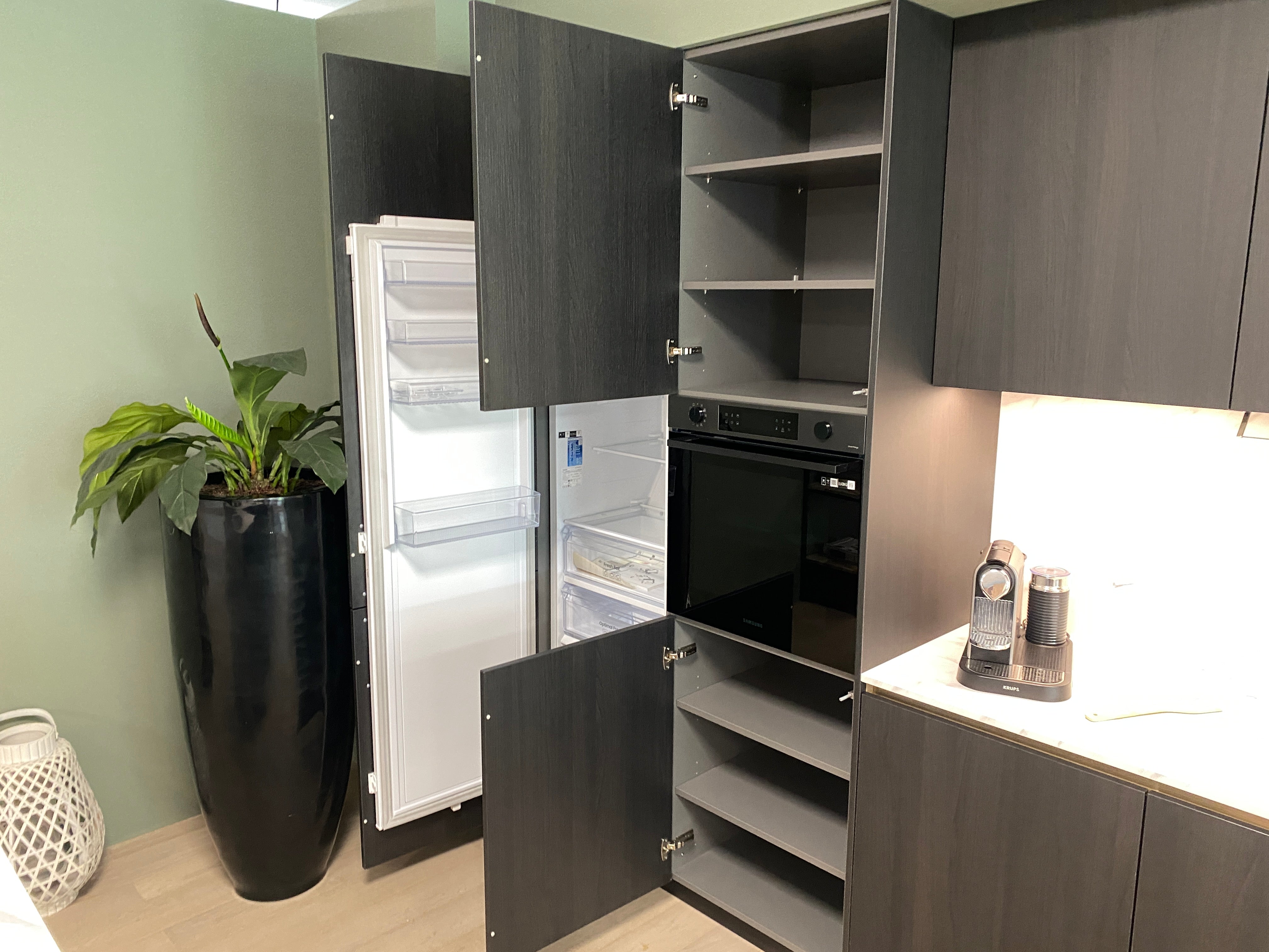 01736 - Eilandkeuken met tafel
