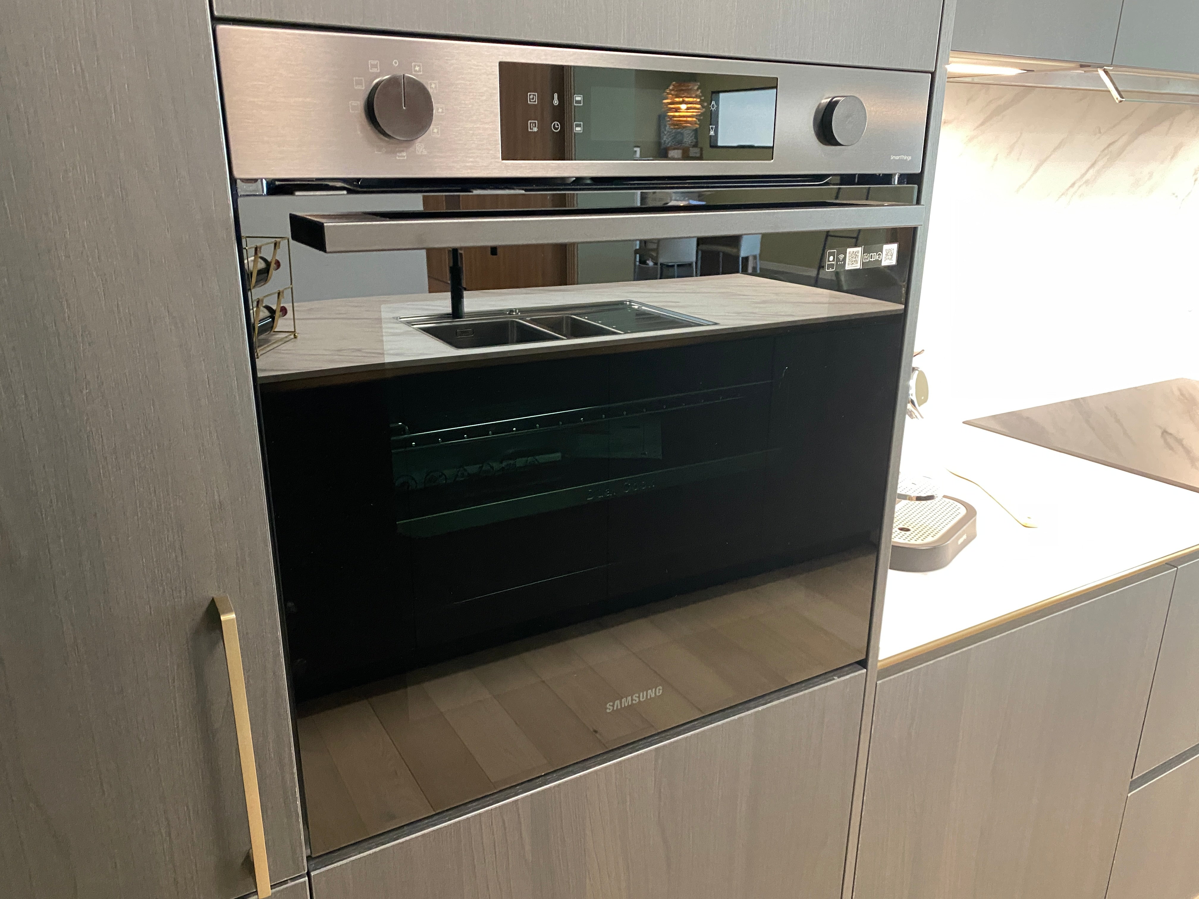 01736 - Eilandkeuken met tafel