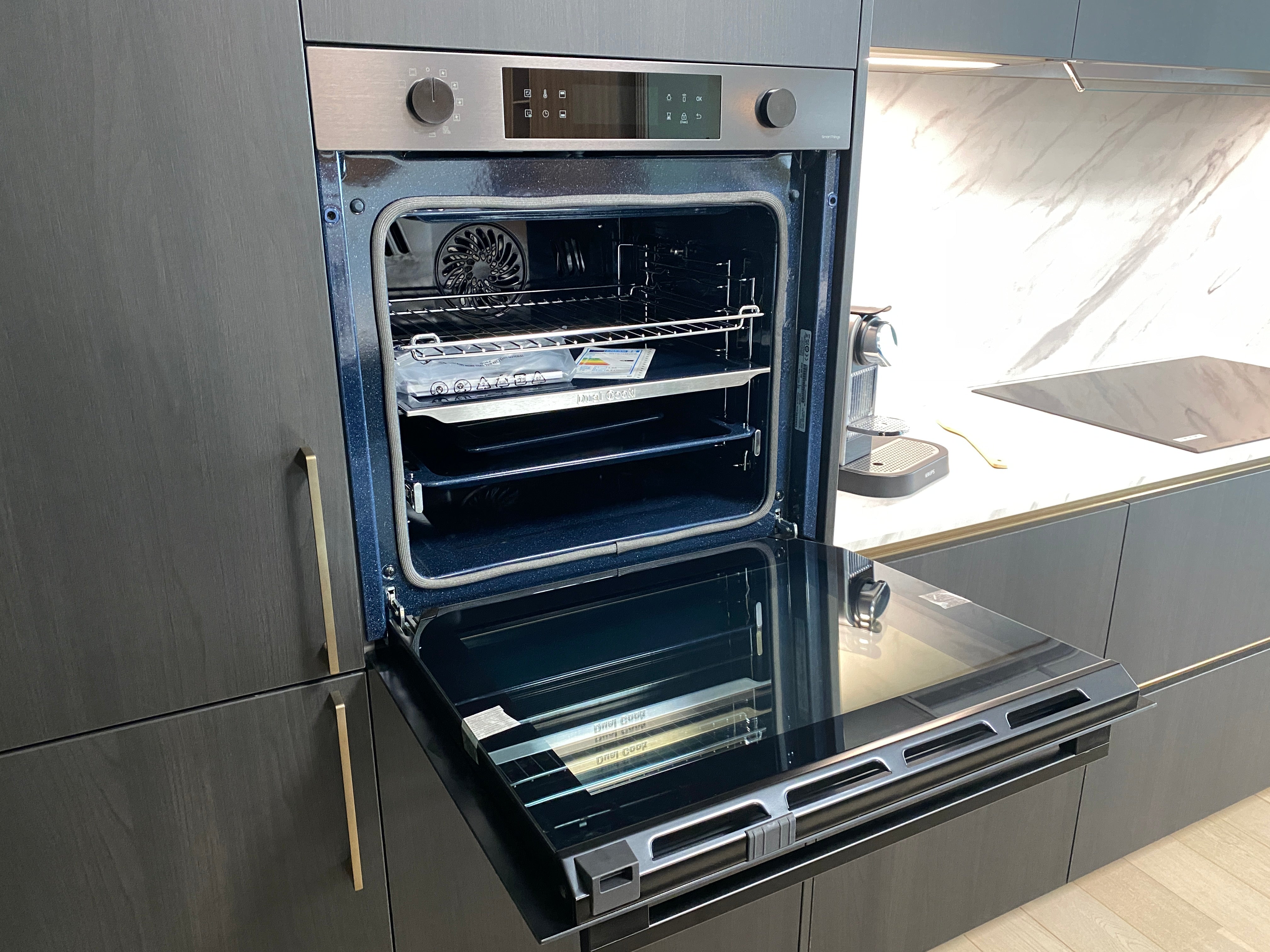 01736 - Eilandkeuken met tafel