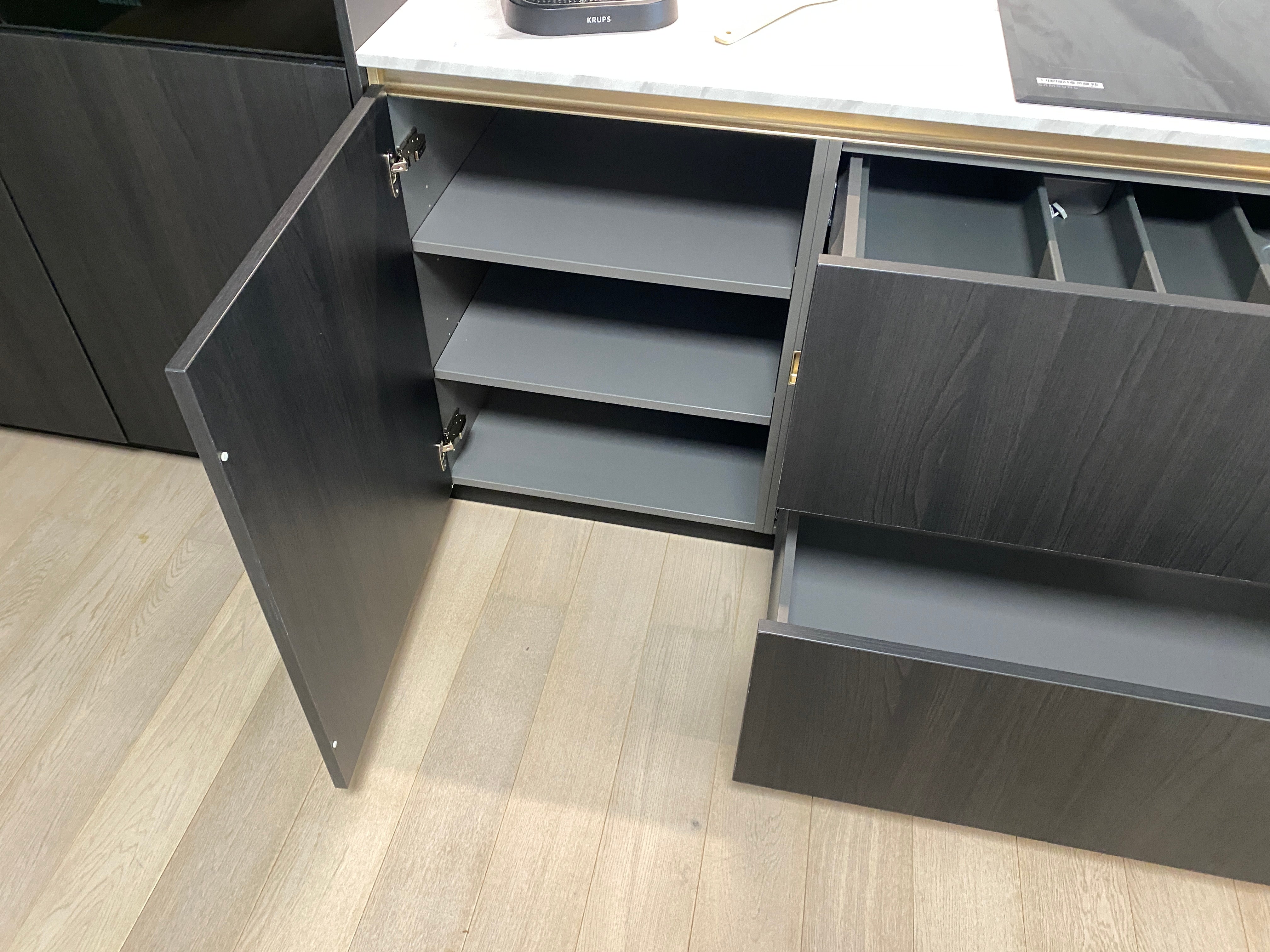 01736 - Eilandkeuken met tafel