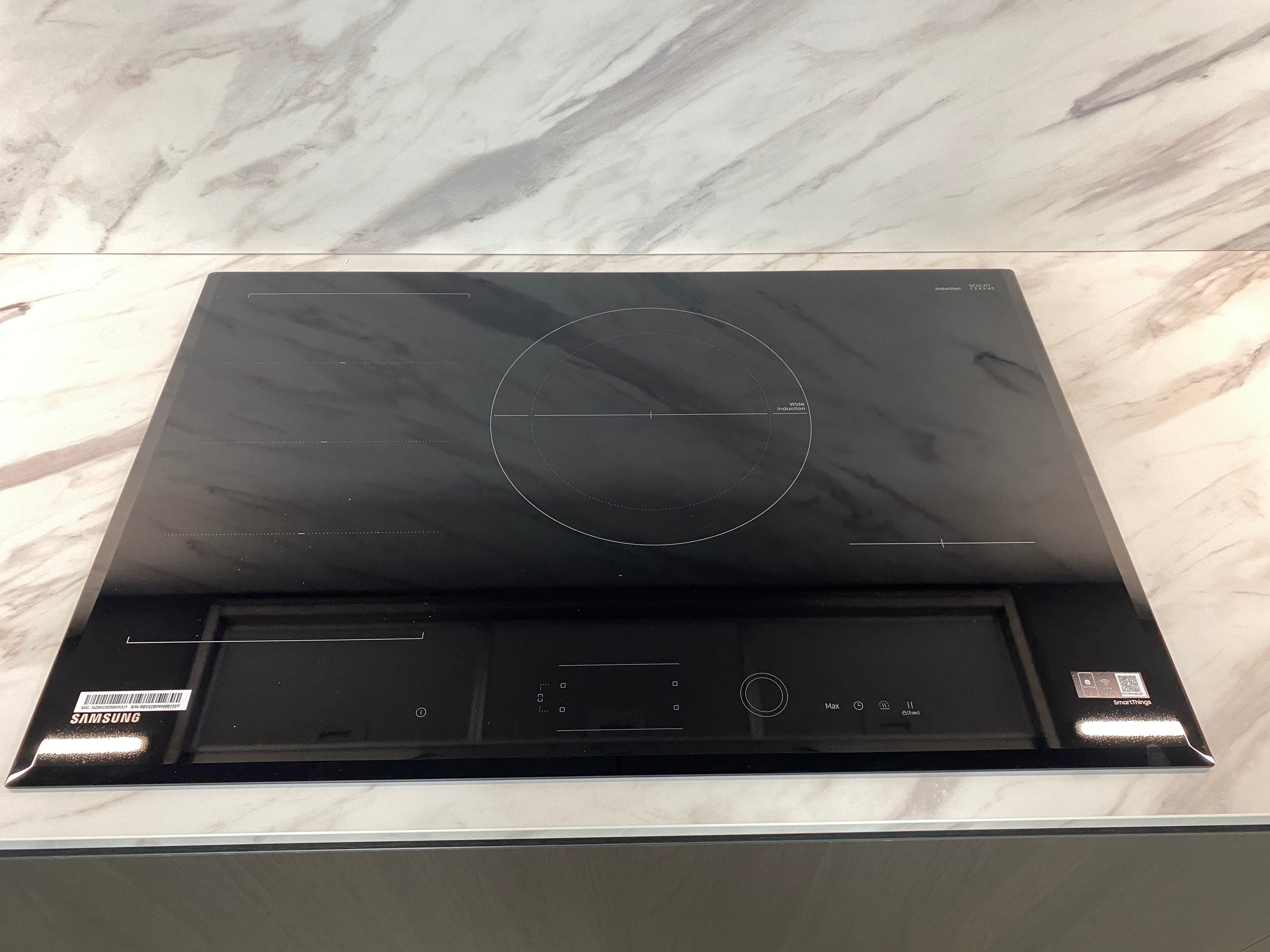 01736 - Eilandkeuken met tafel