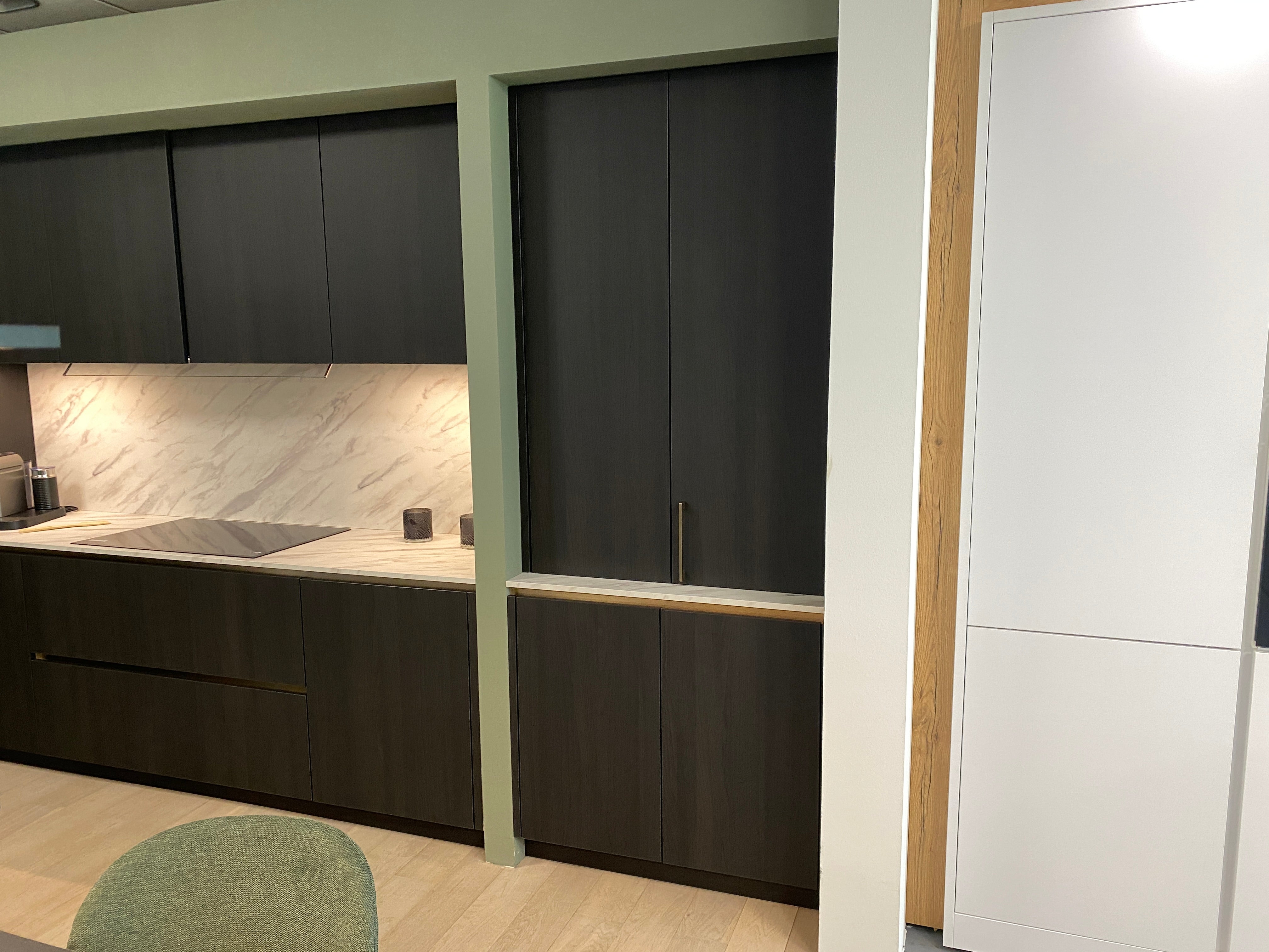 01736 - Eilandkeuken met tafel