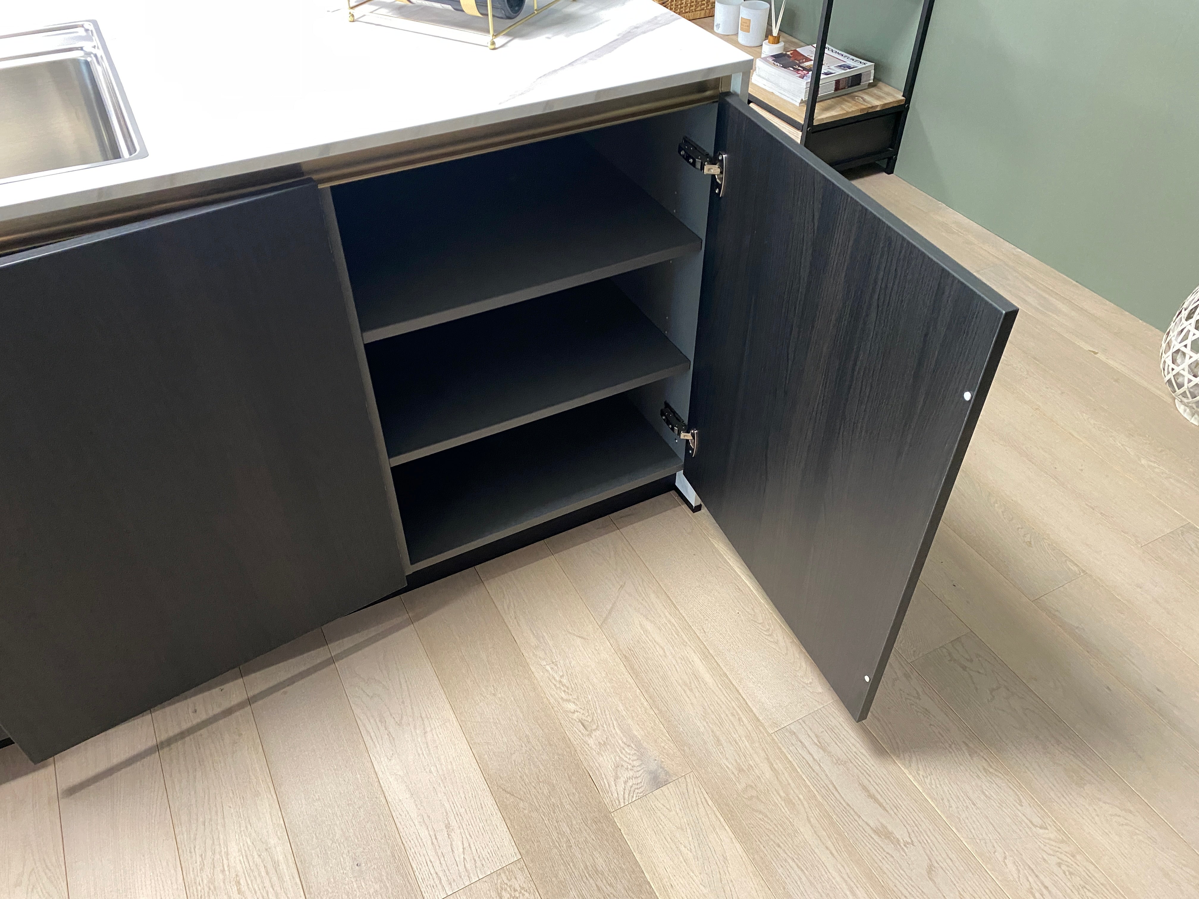 01736 - Eilandkeuken met tafel