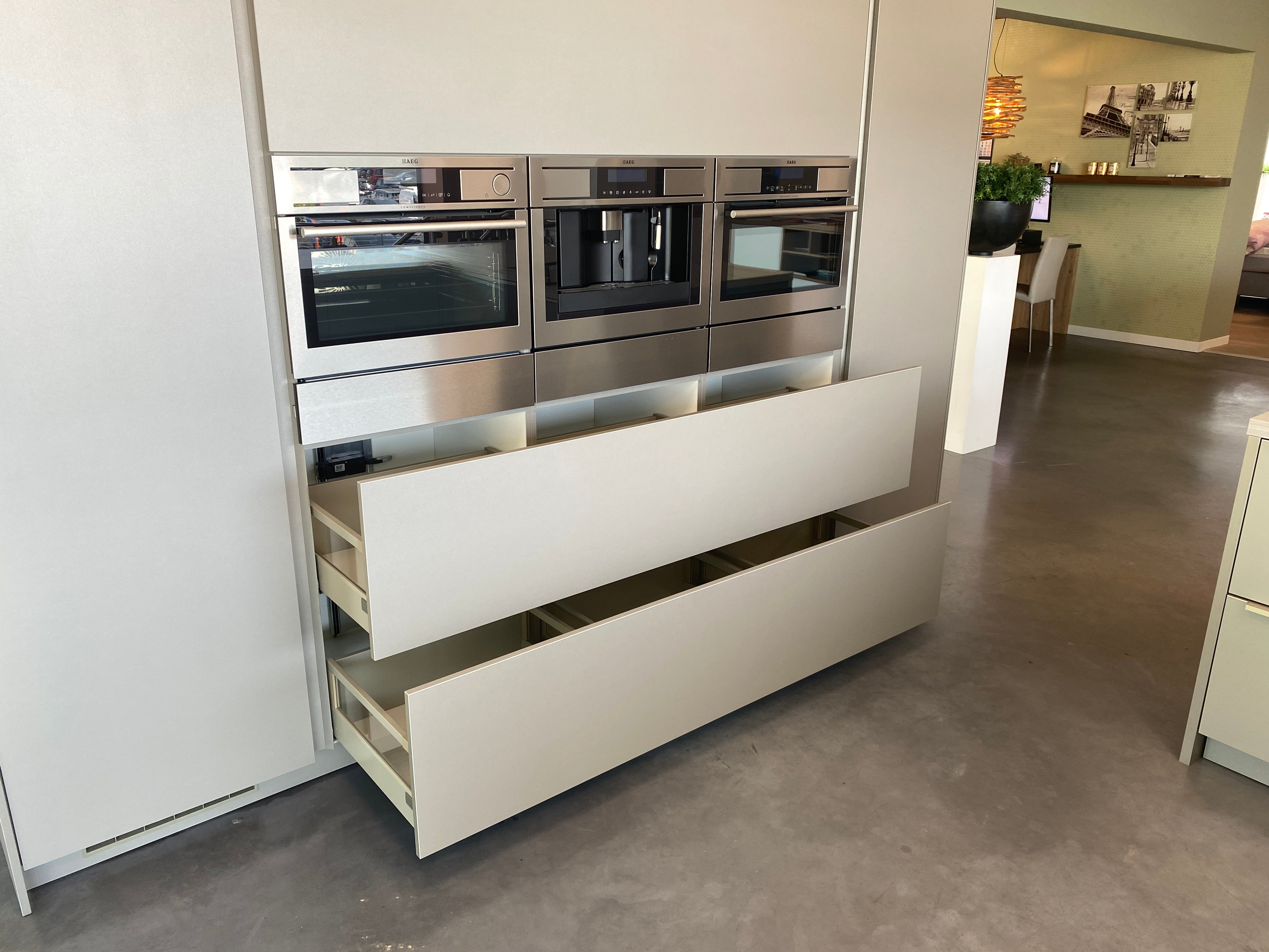 01827 - Grijze eilandkeuken