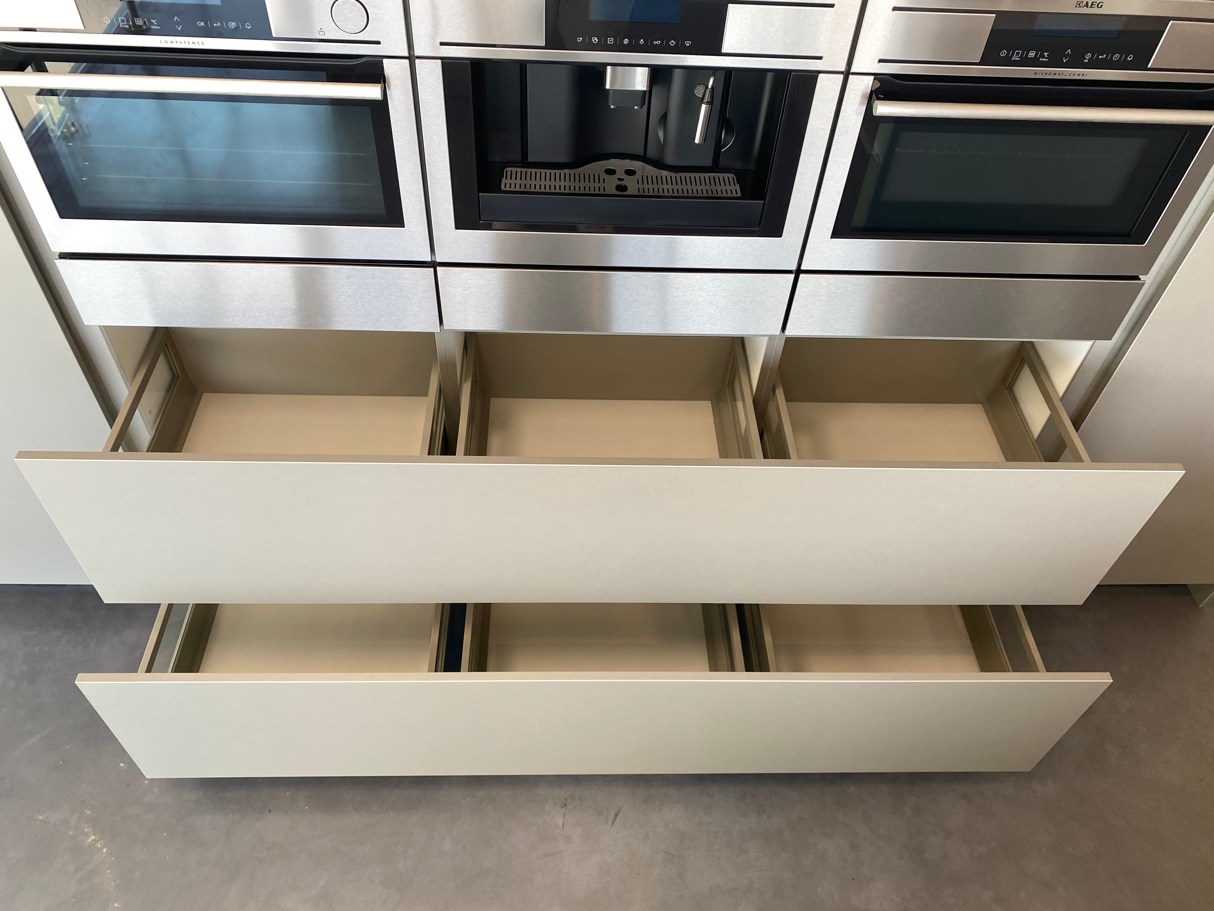 01827 - Grijze eilandkeuken