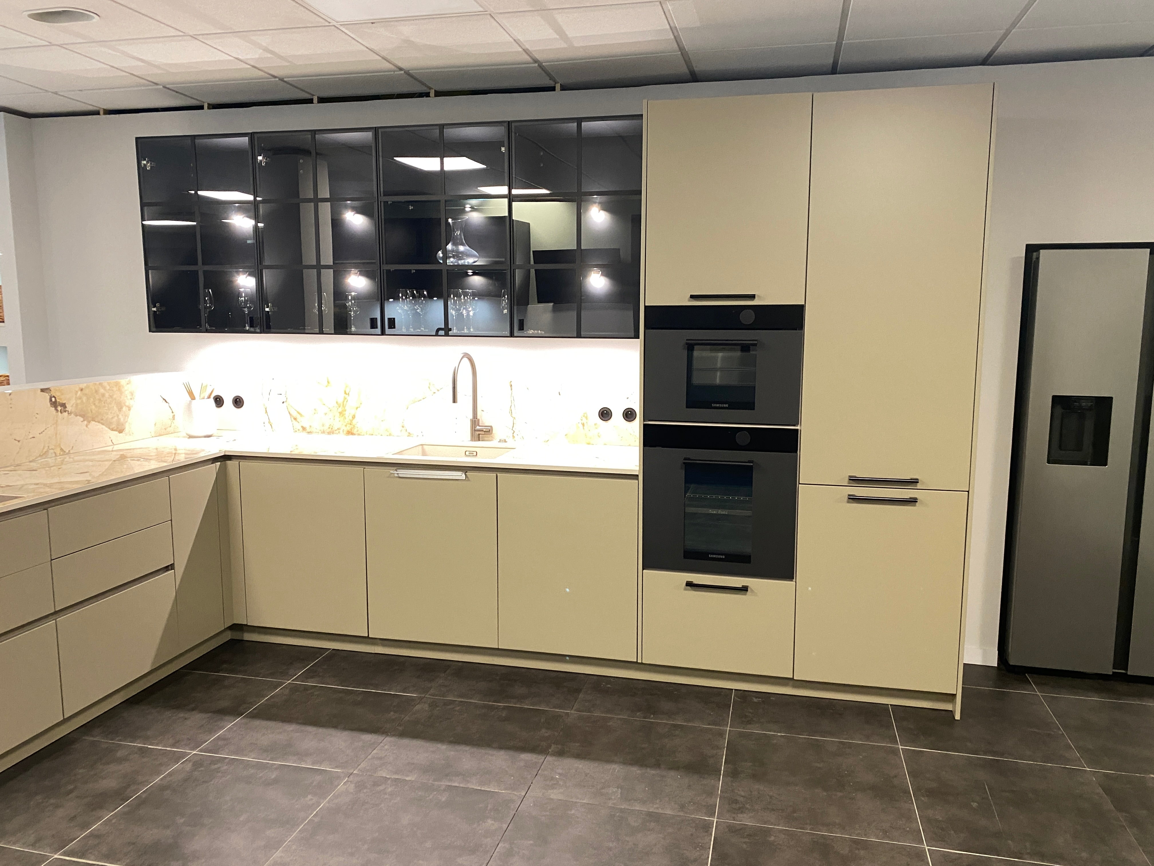 01839 - Marmerlook hoekkeuken