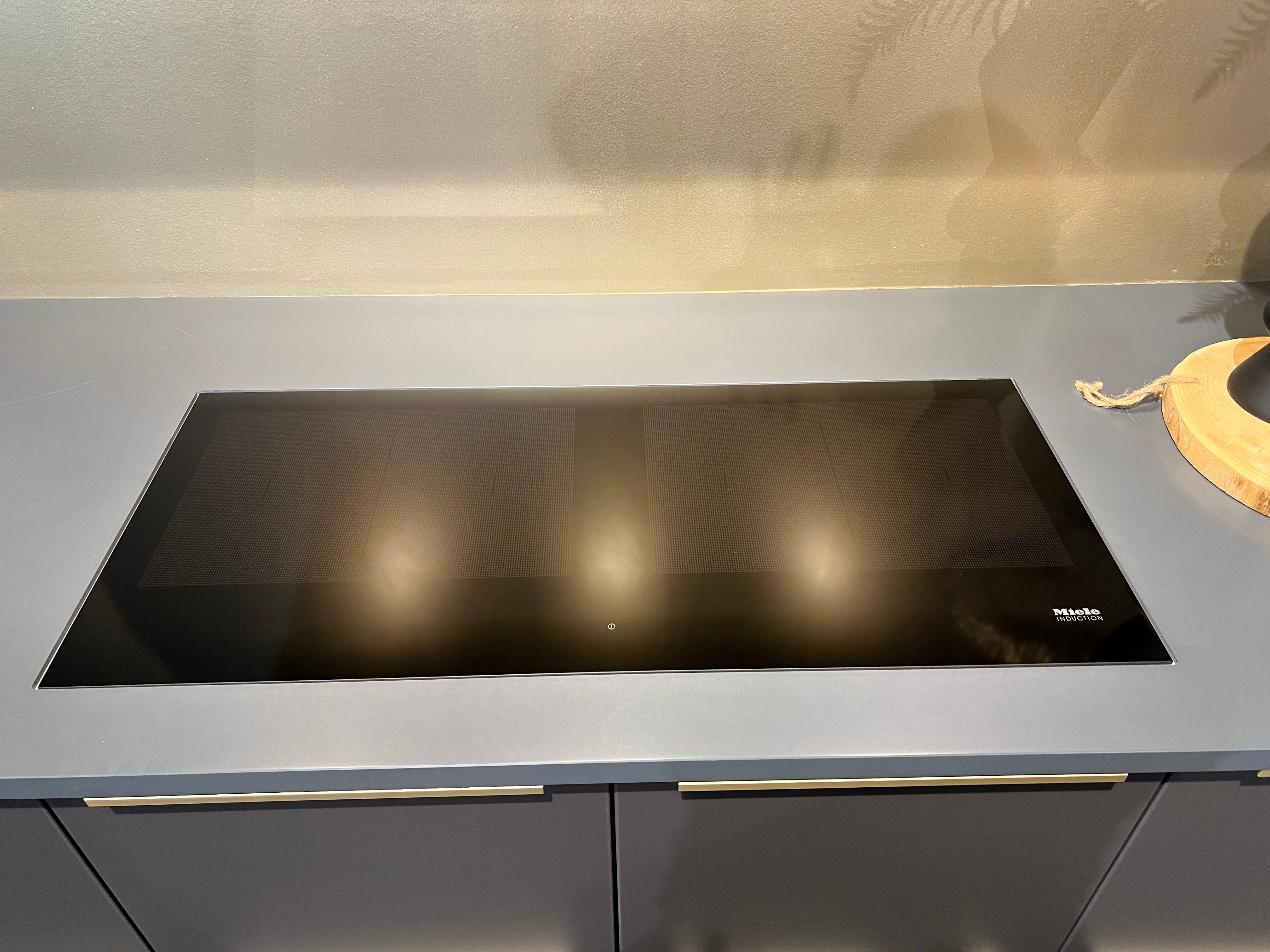 01973 - Moderne keuken met gouden details