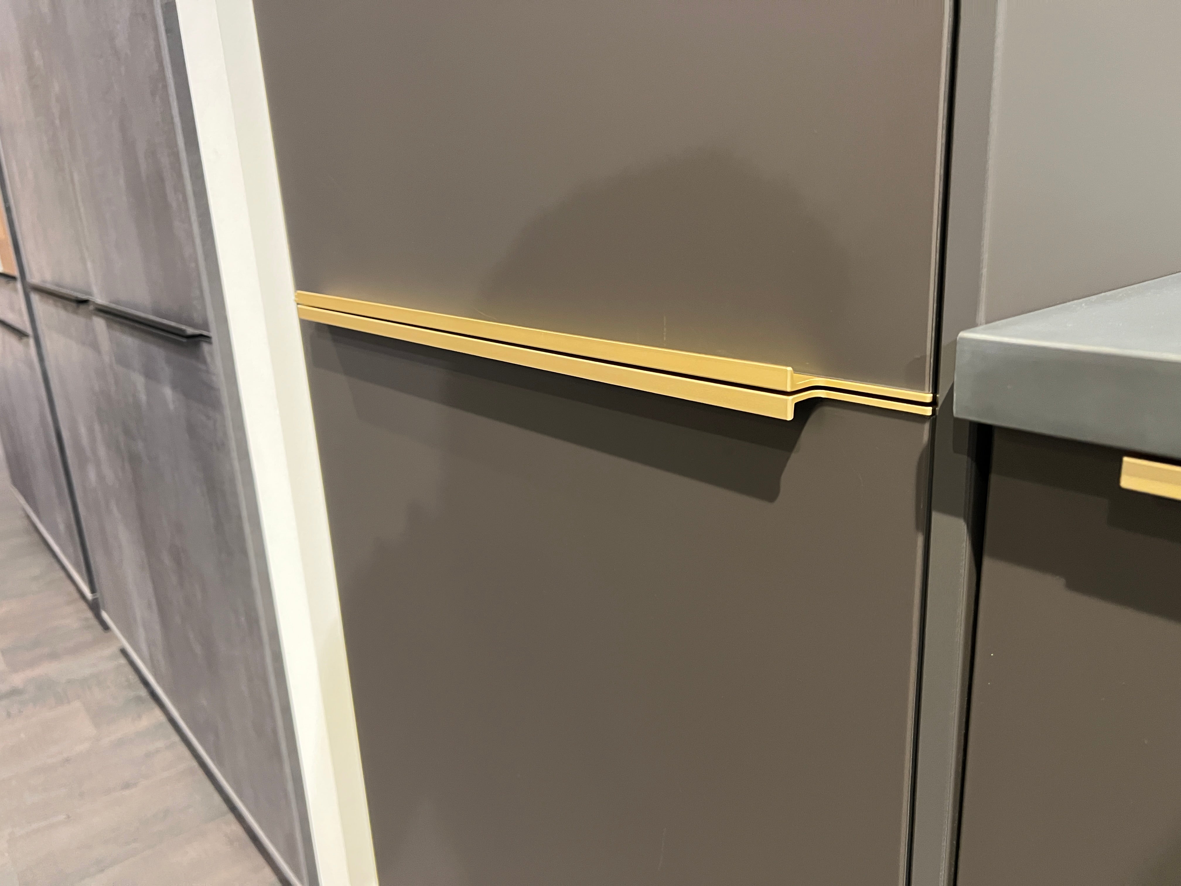 01973 - Moderne keuken met gouden details