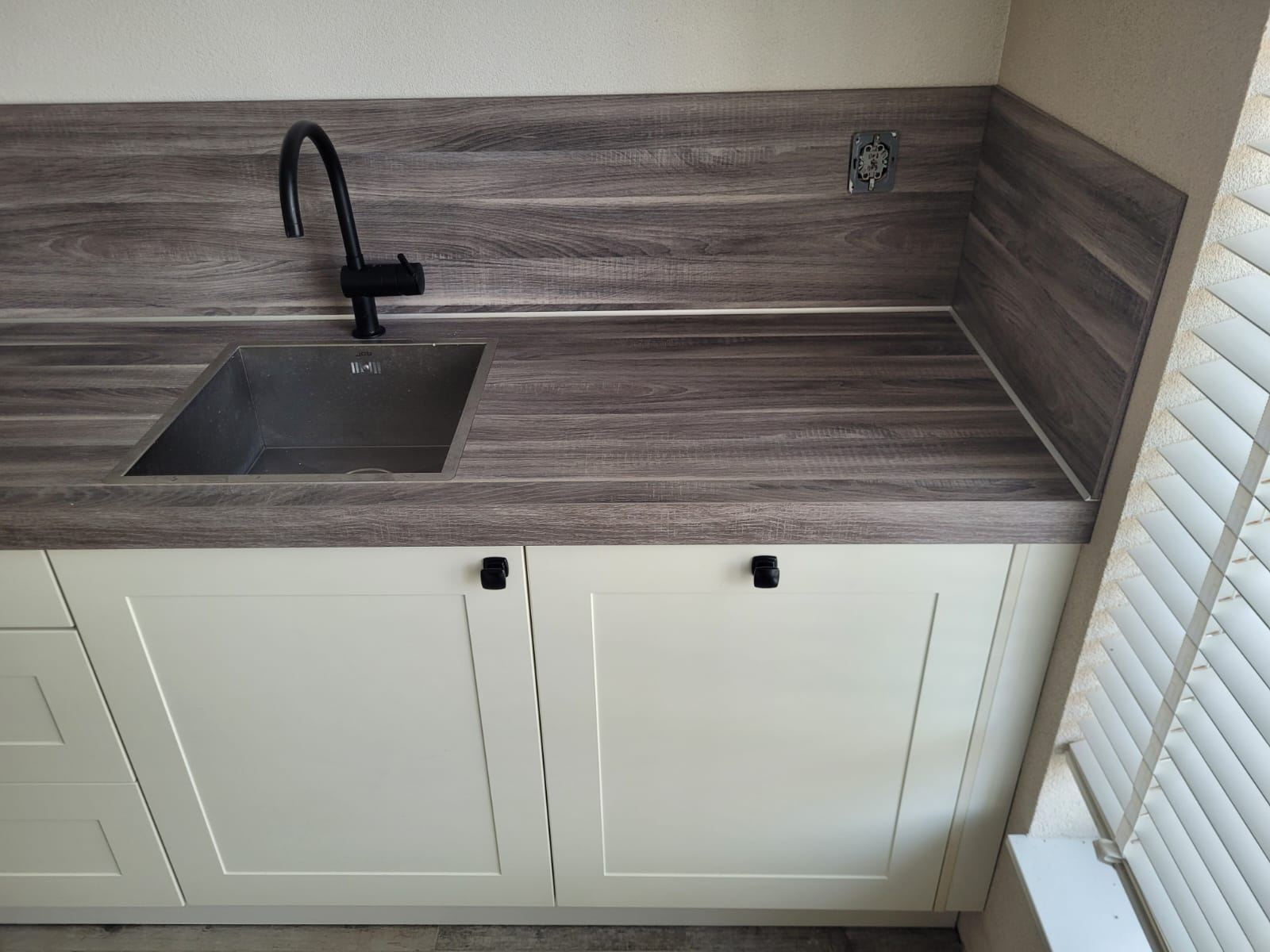 01266 - Landelijk witte keuken