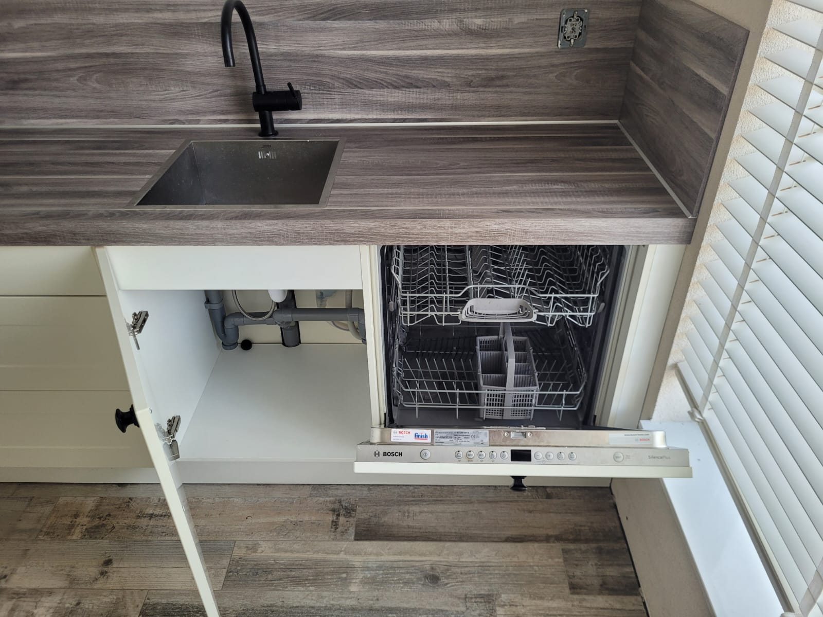 01266 - Landelijk witte keuken