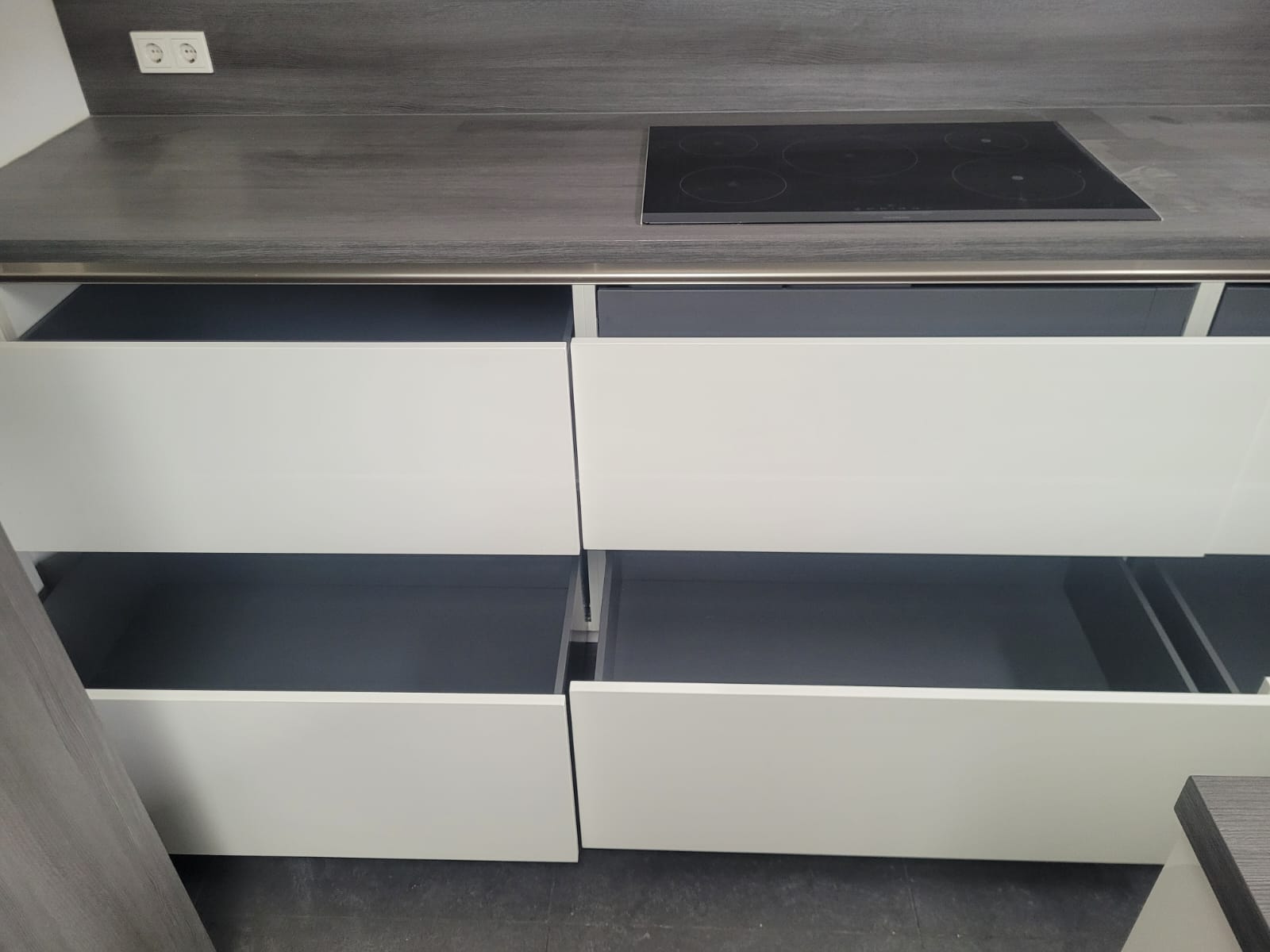 01486 - Moderne schiereiland keuken