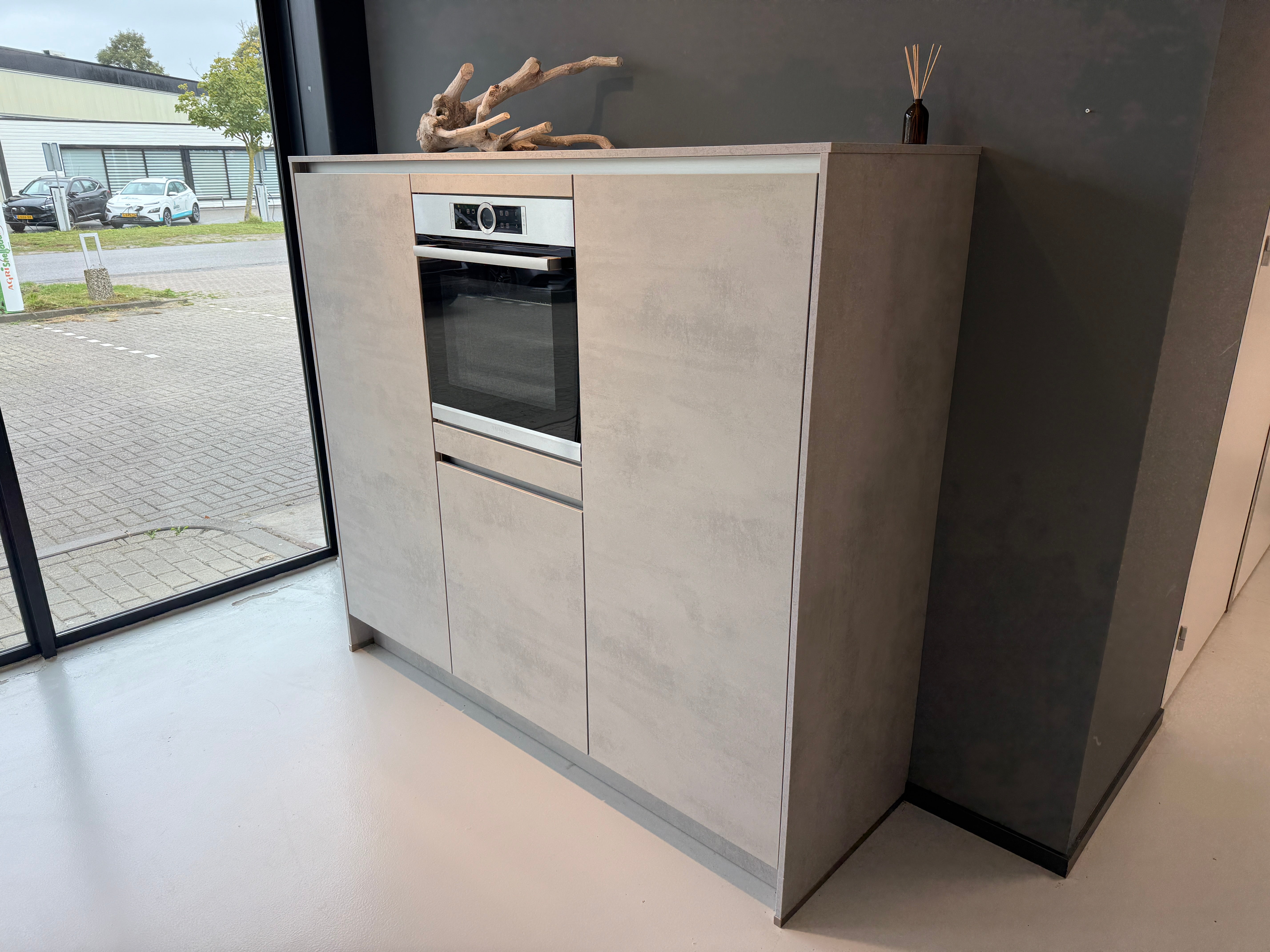 02356 - Grijs betonlook eilandkeuken