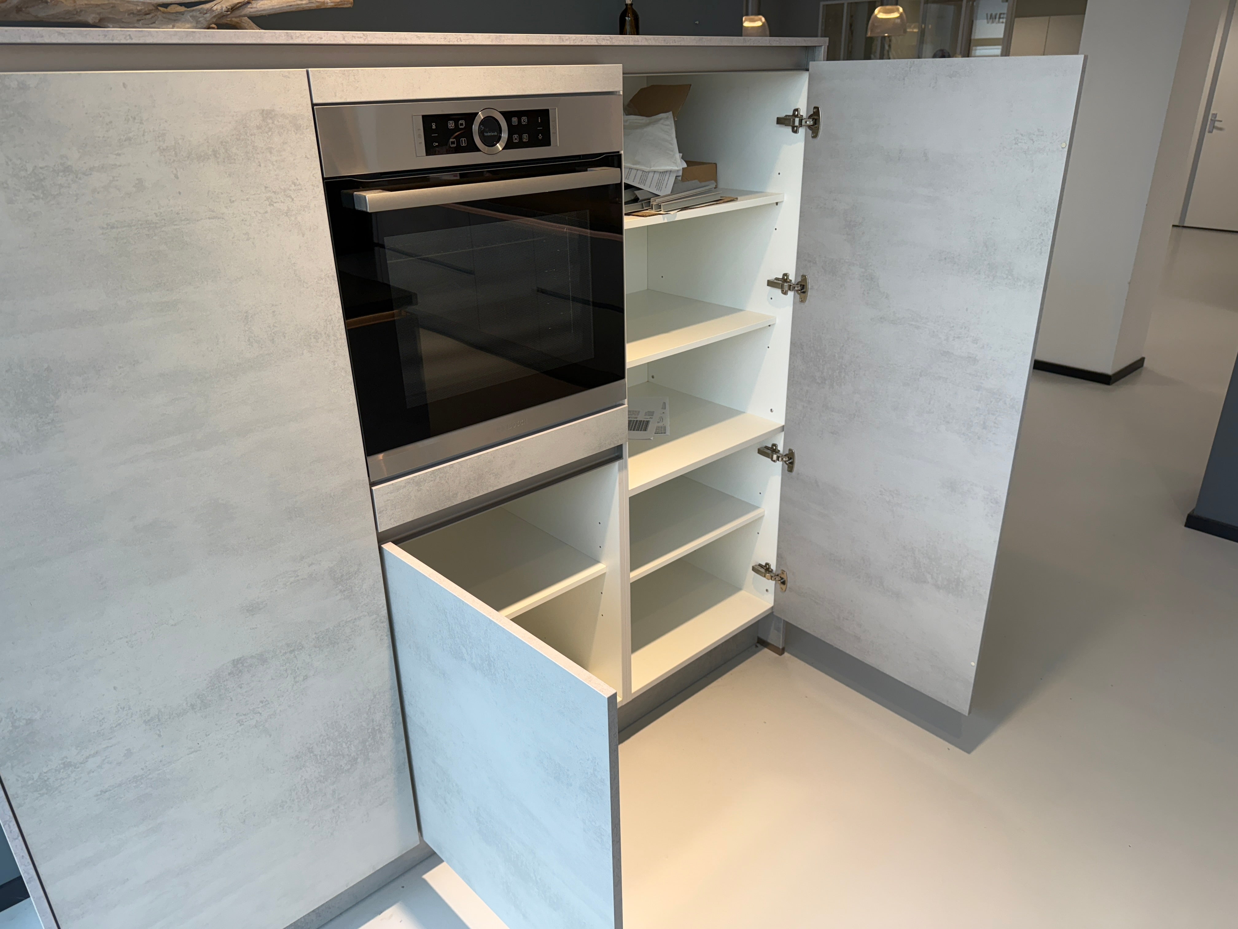 02356 - Grijs betonlook eilandkeuken