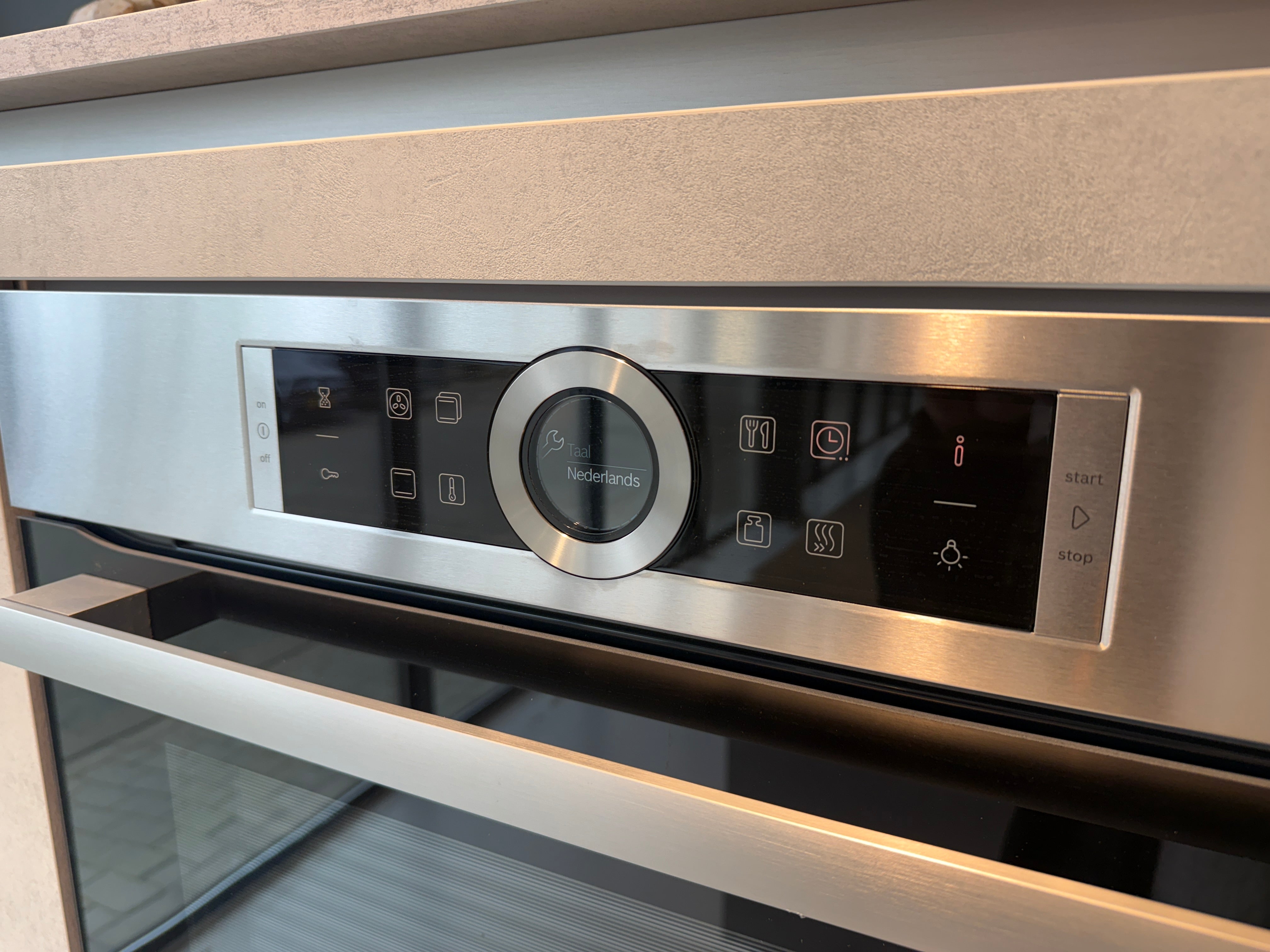 02356 - Grijs betonlook eilandkeuken