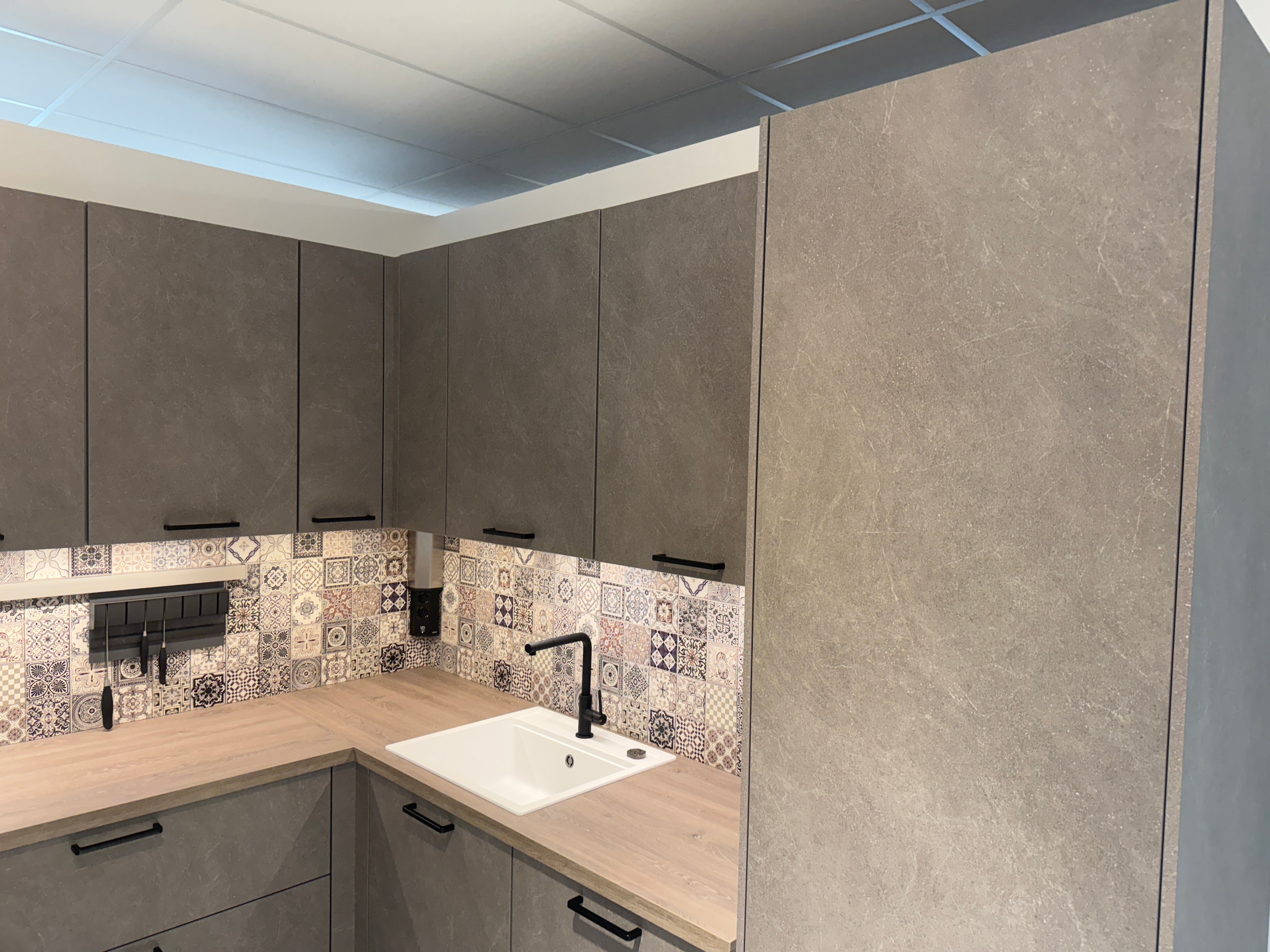 02374 - Grijze Nobilia keuken