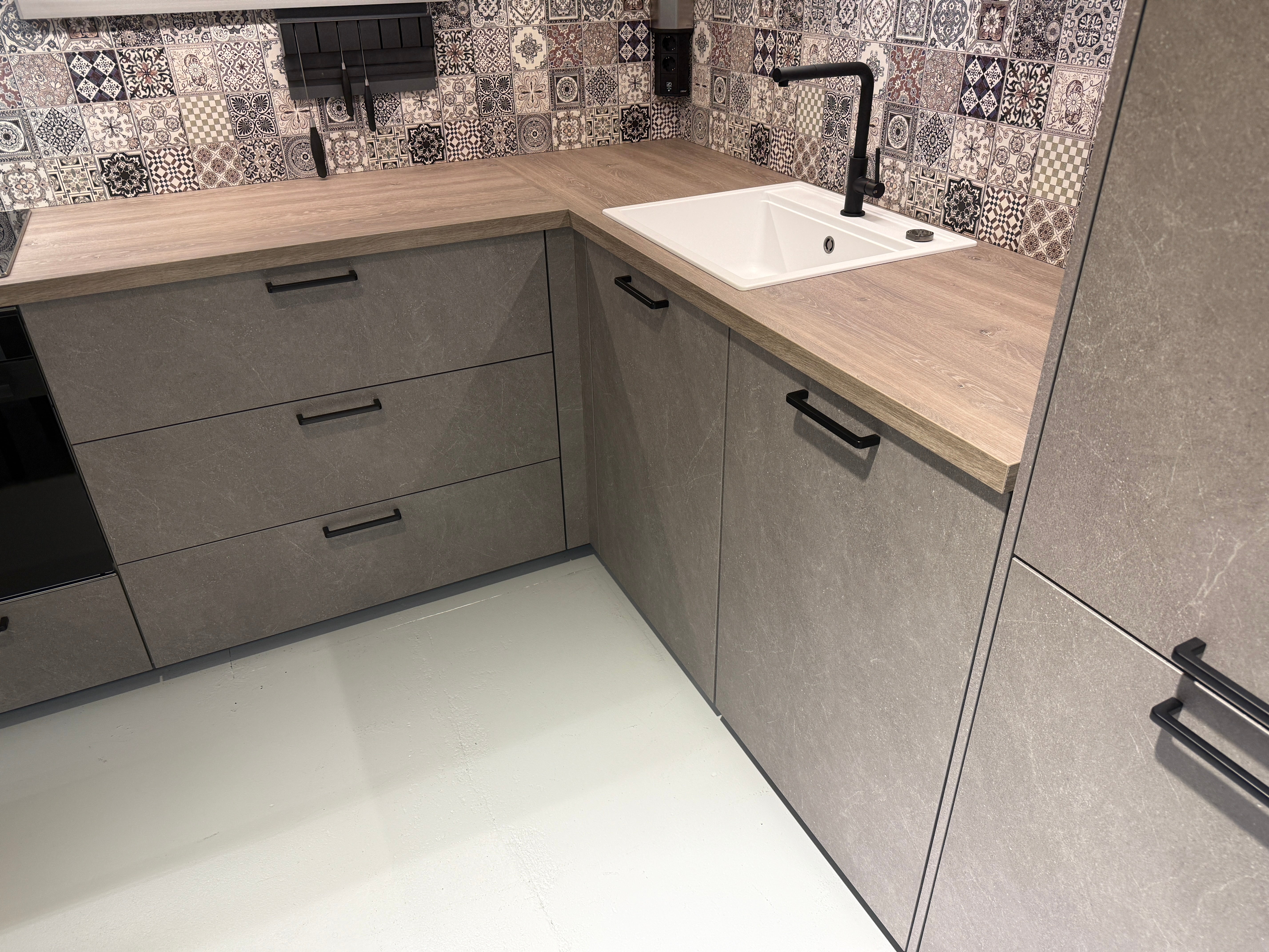 02374 - Grijze Nobilia keuken