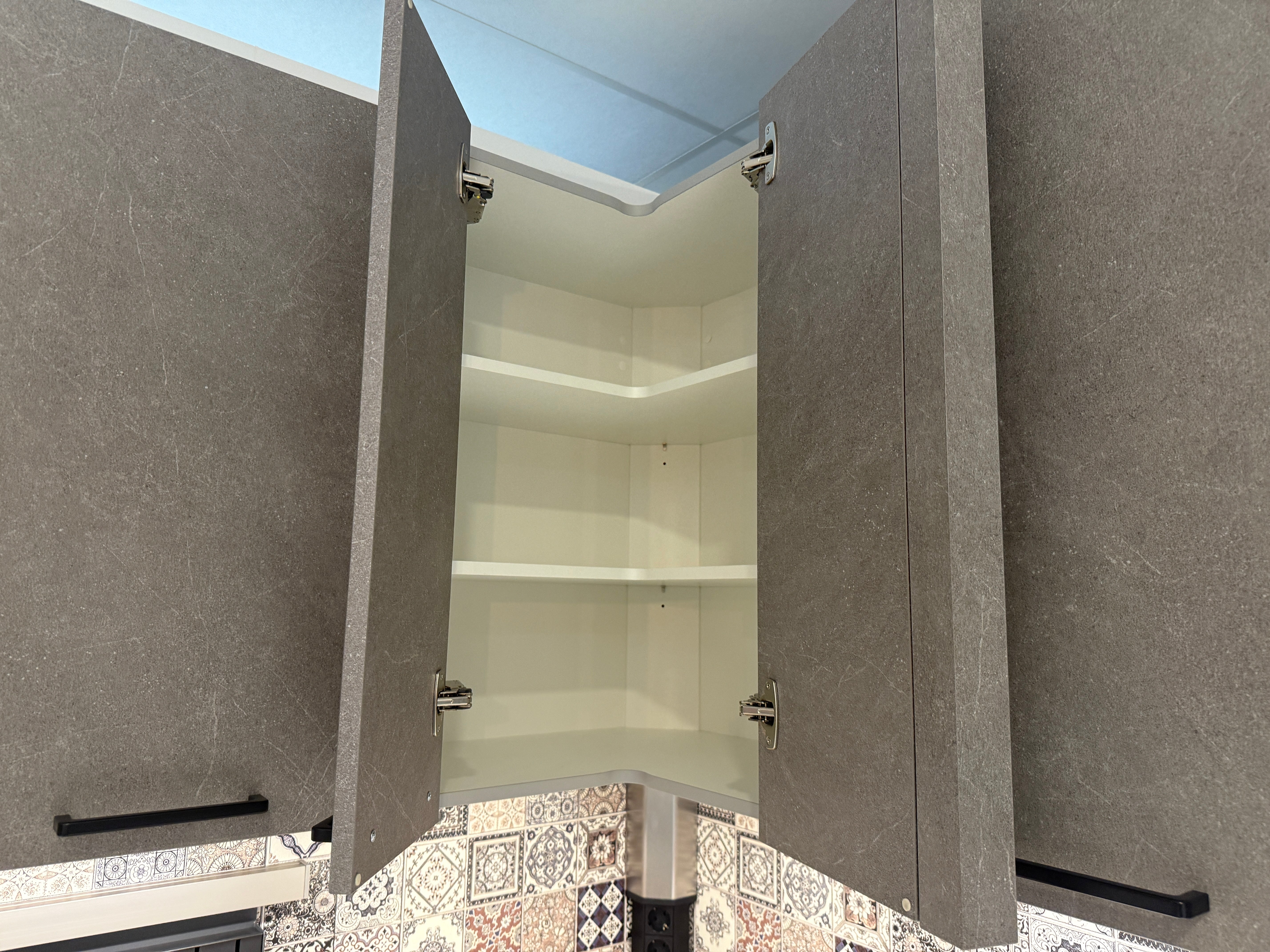 02374 - Grijze Nobilia keuken