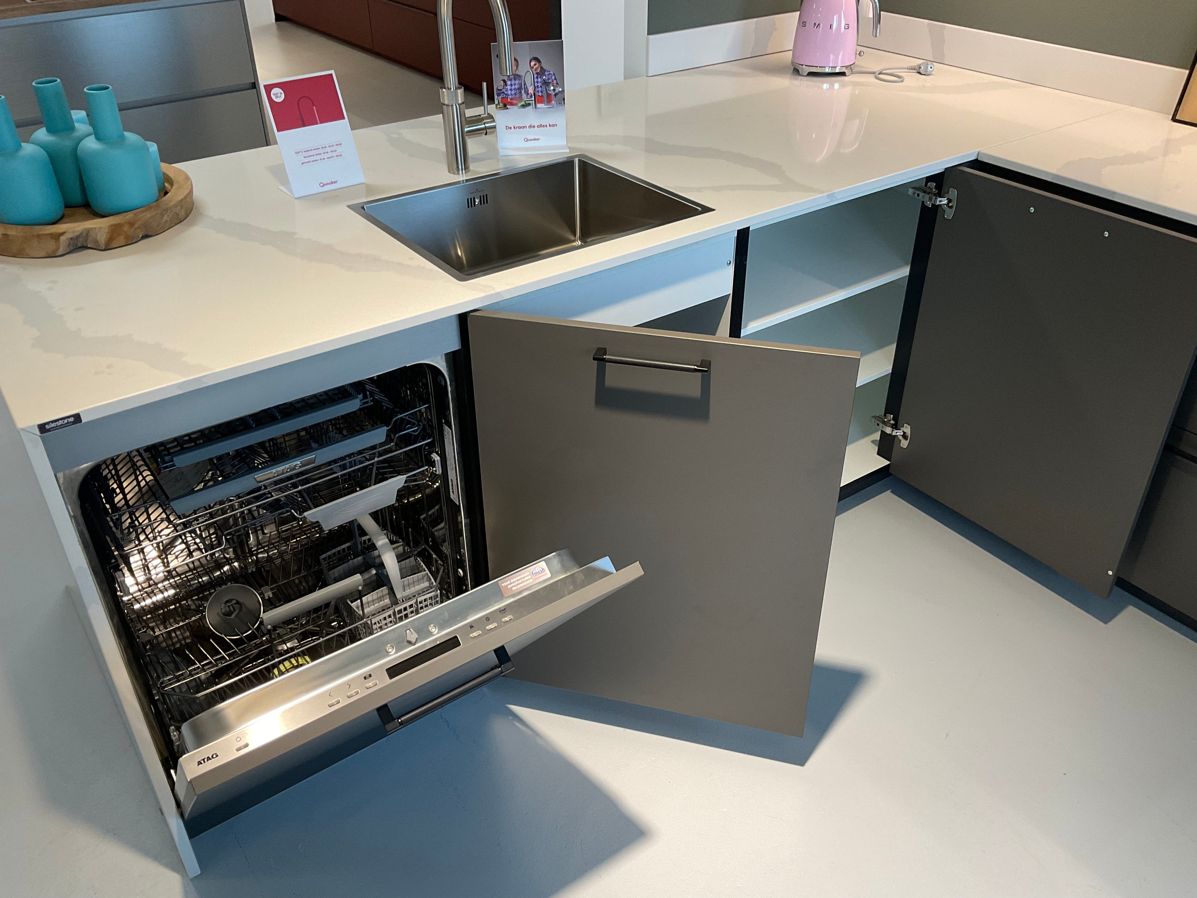 02398 - Moderne schiereiland keuken