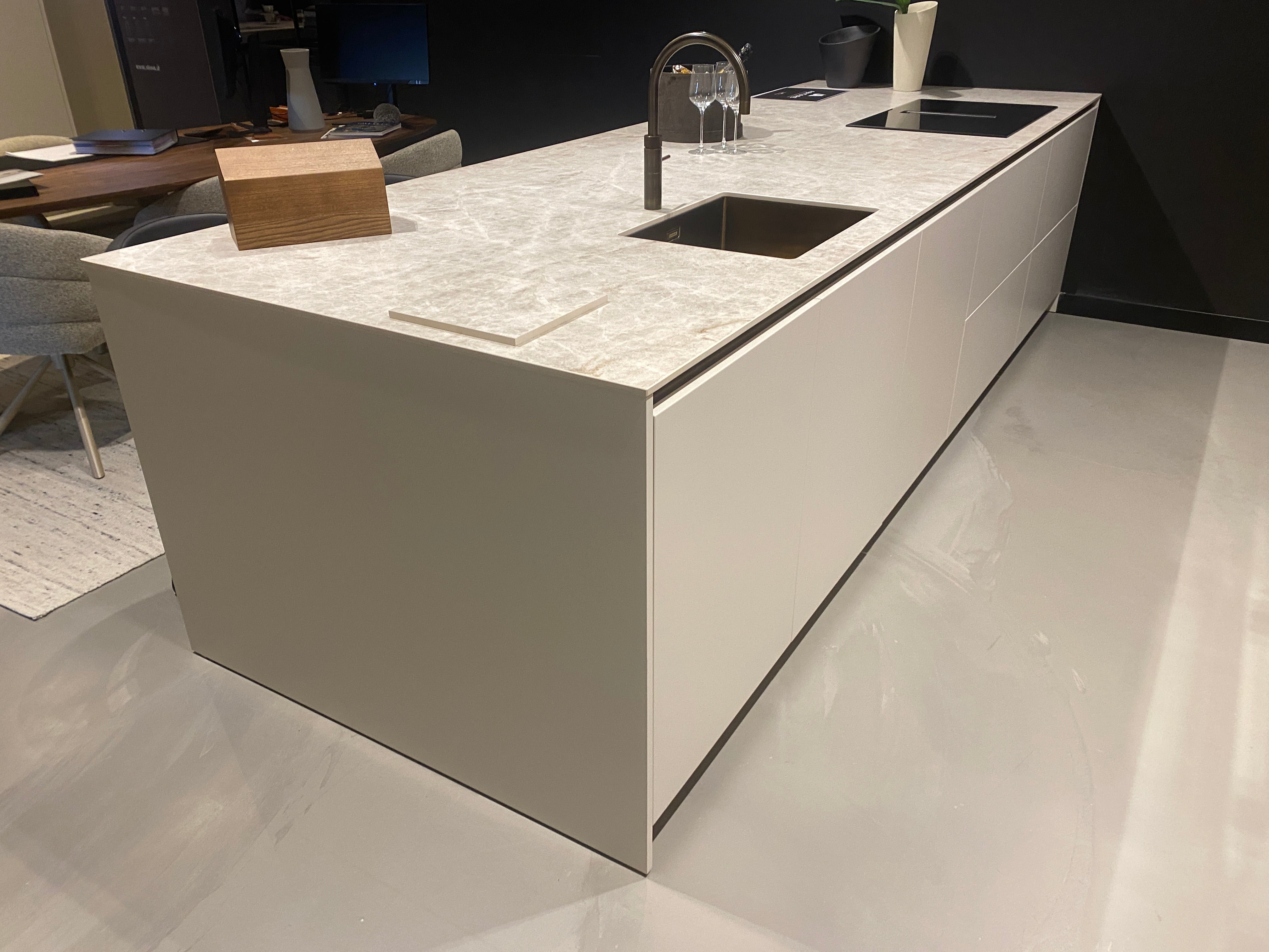 02448 - Eiken fineer eilandkeuken