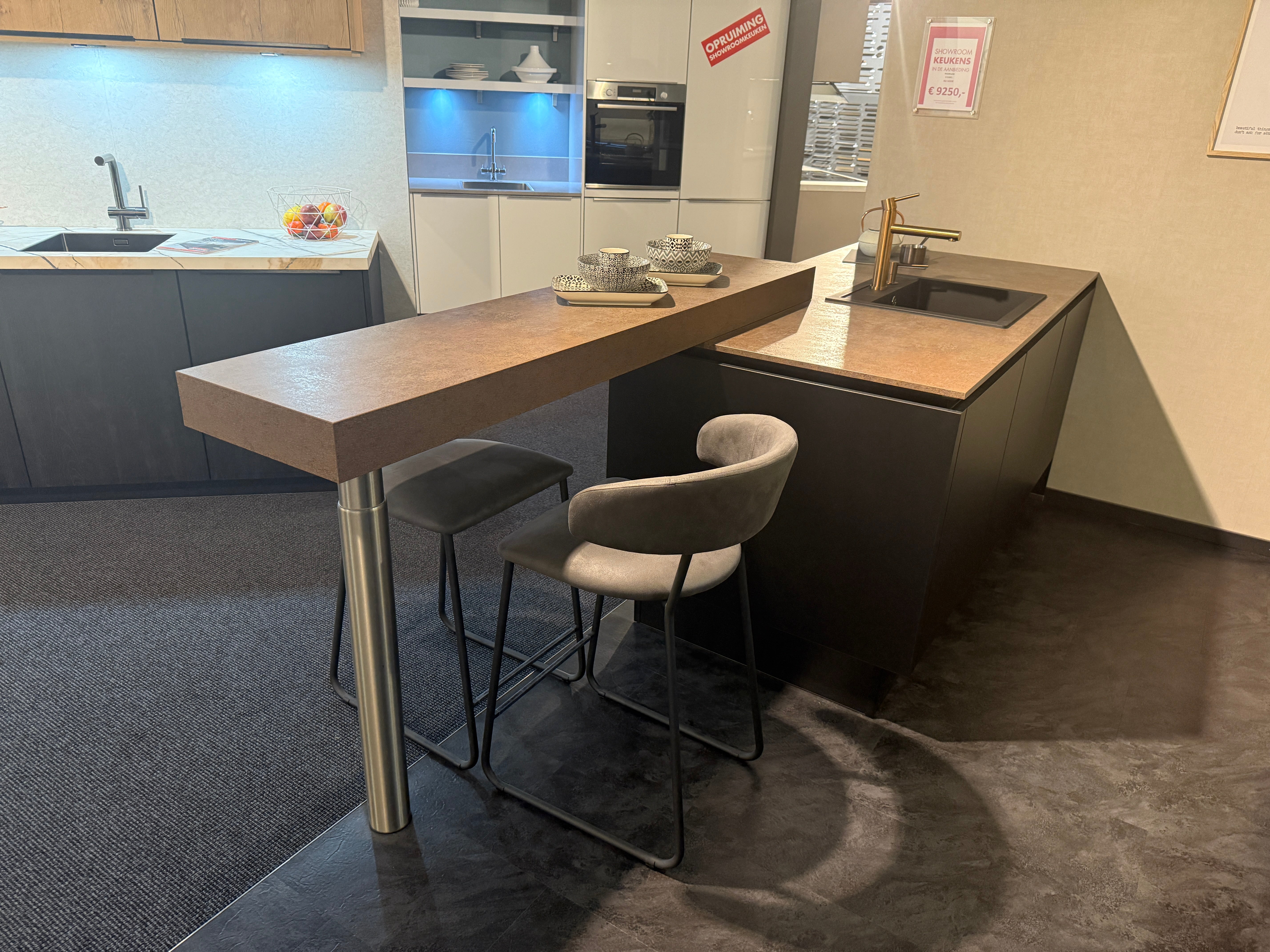 02658 - Nobilia moderne eilandkeuken