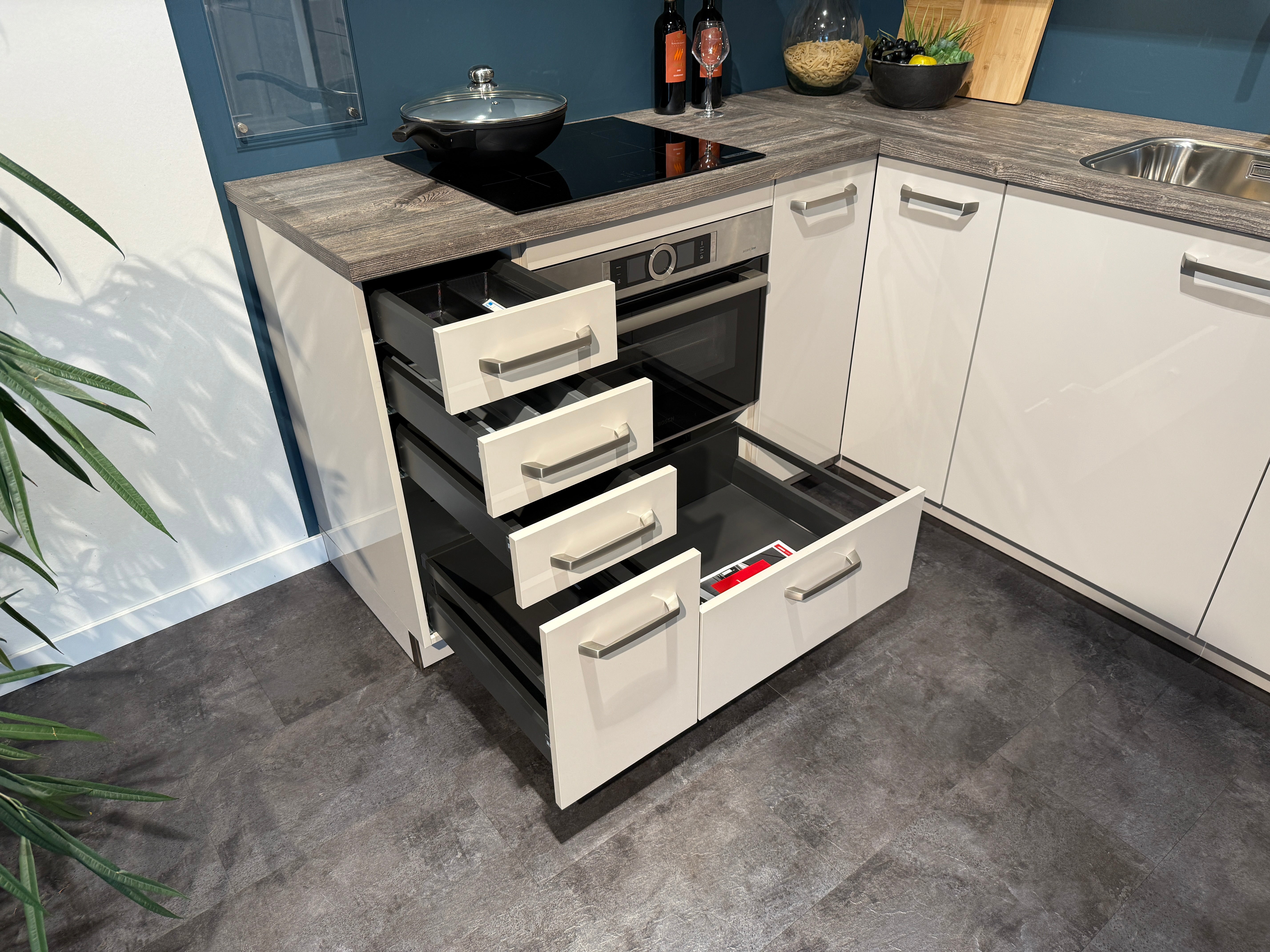 02556 - Hoogglans witte hoekkeuken