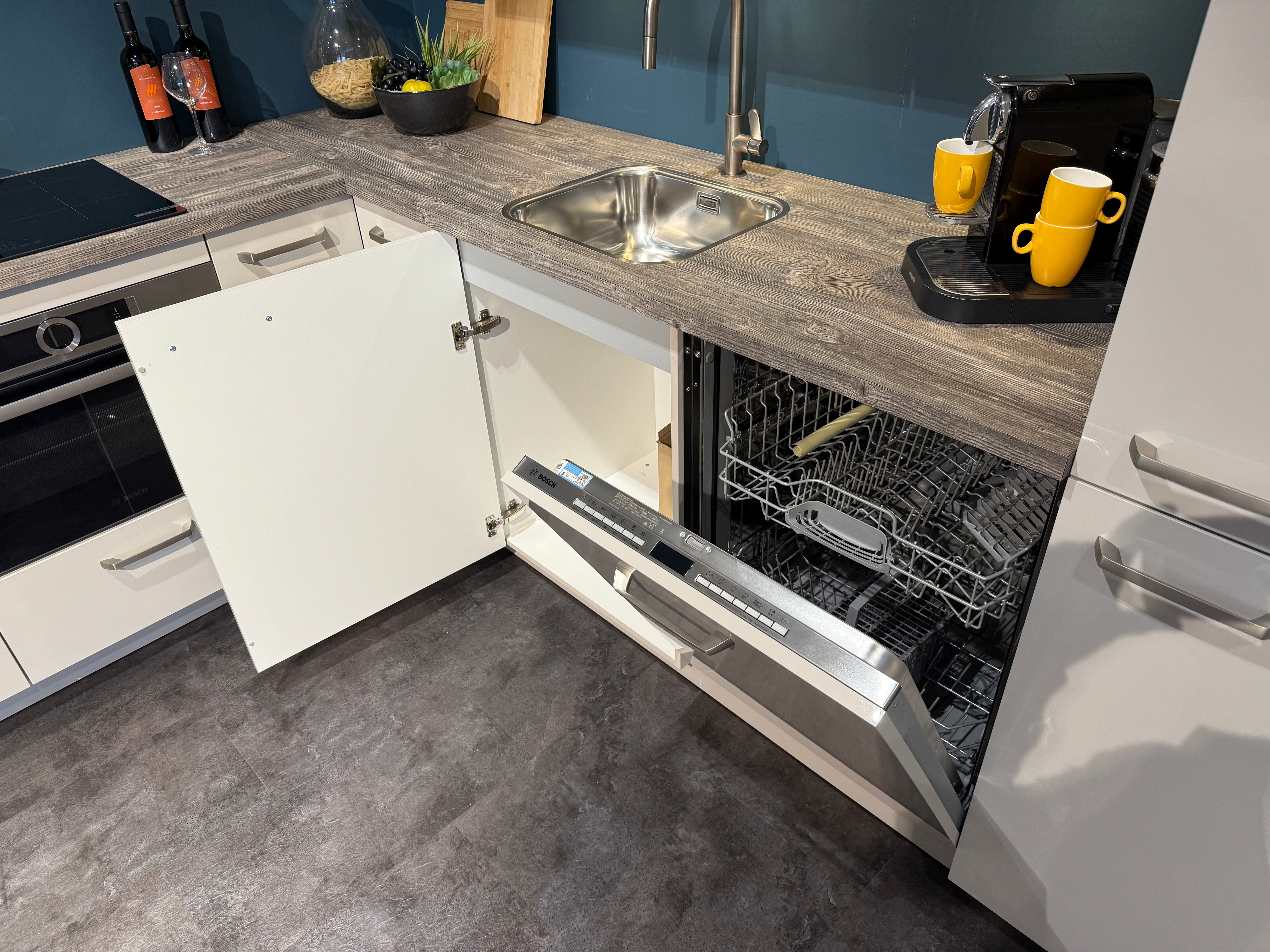 02556 - Hoogglans witte hoekkeuken