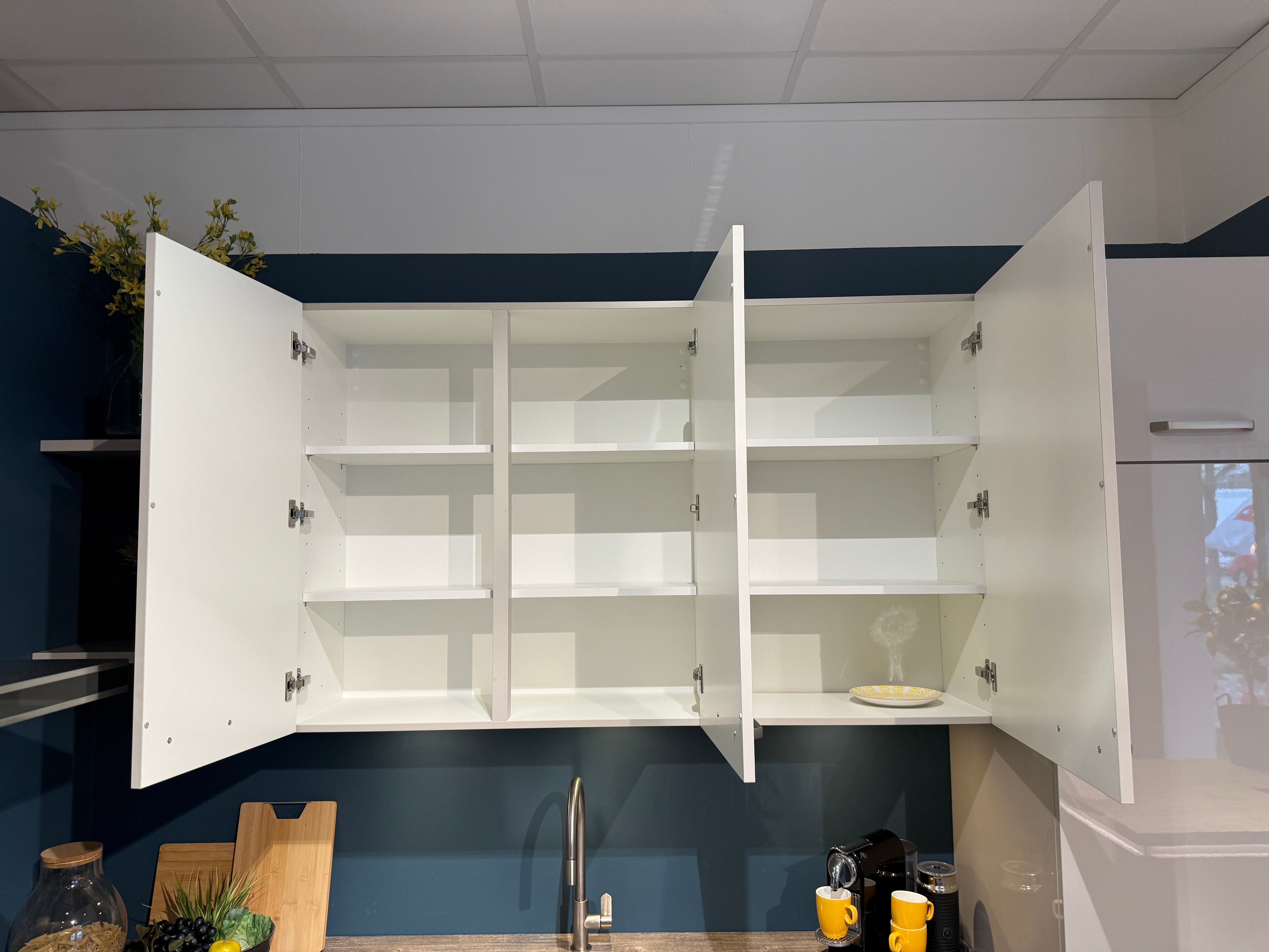 02556 - Hoogglans witte hoekkeuken