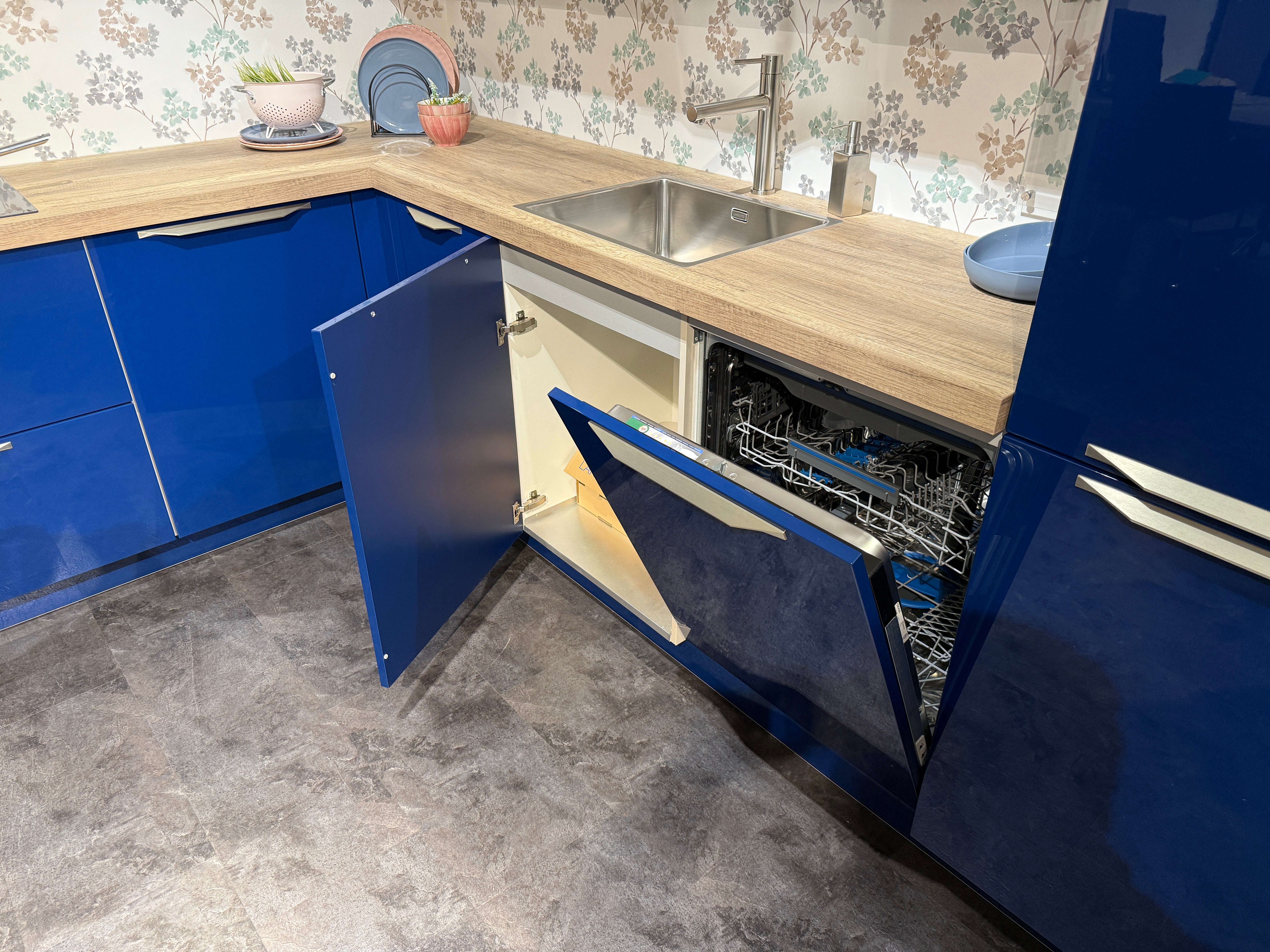 02558 - Nachtblauwe hoekkeuken