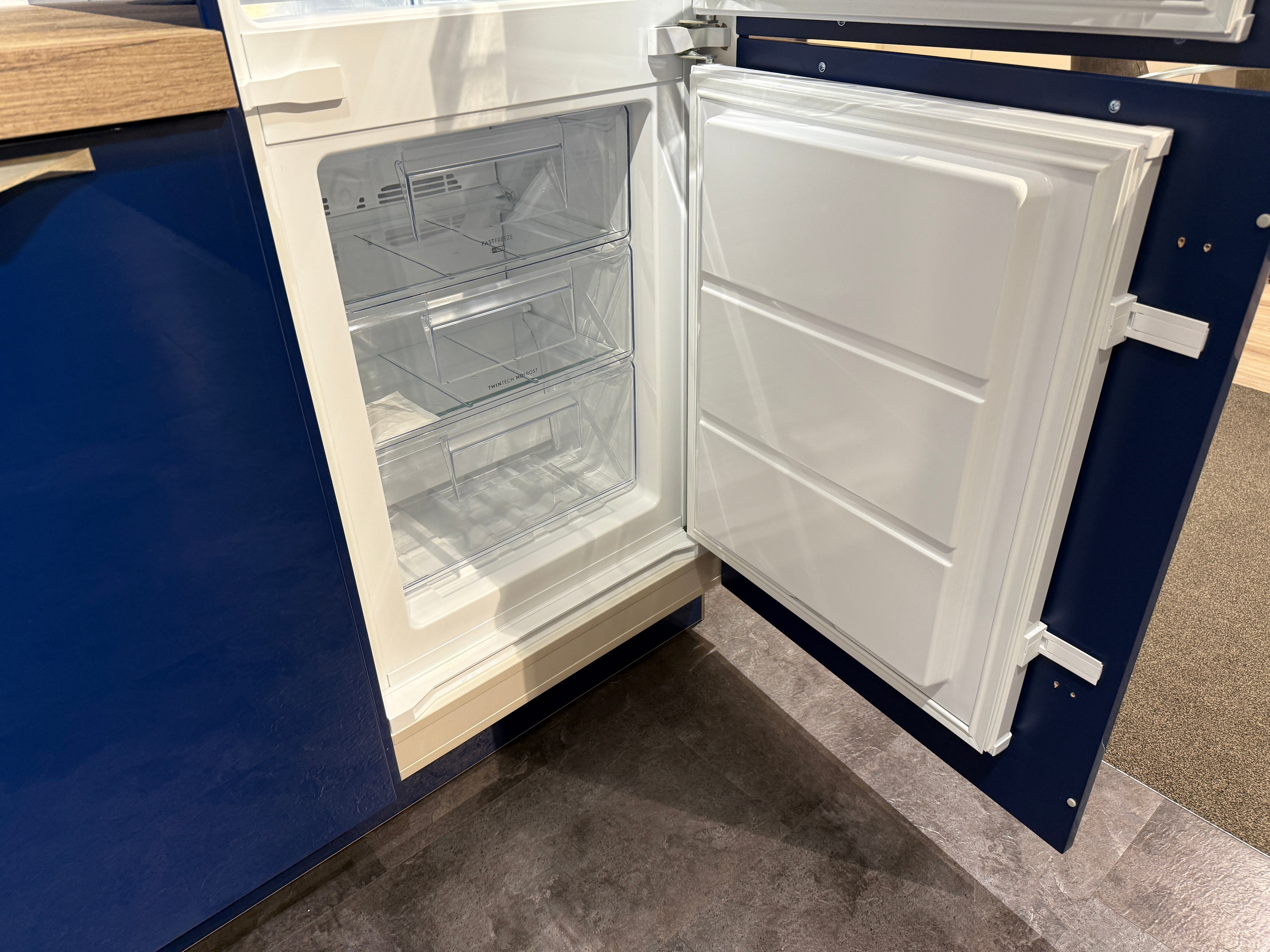 02558 - Nachtblauwe hoekkeuken