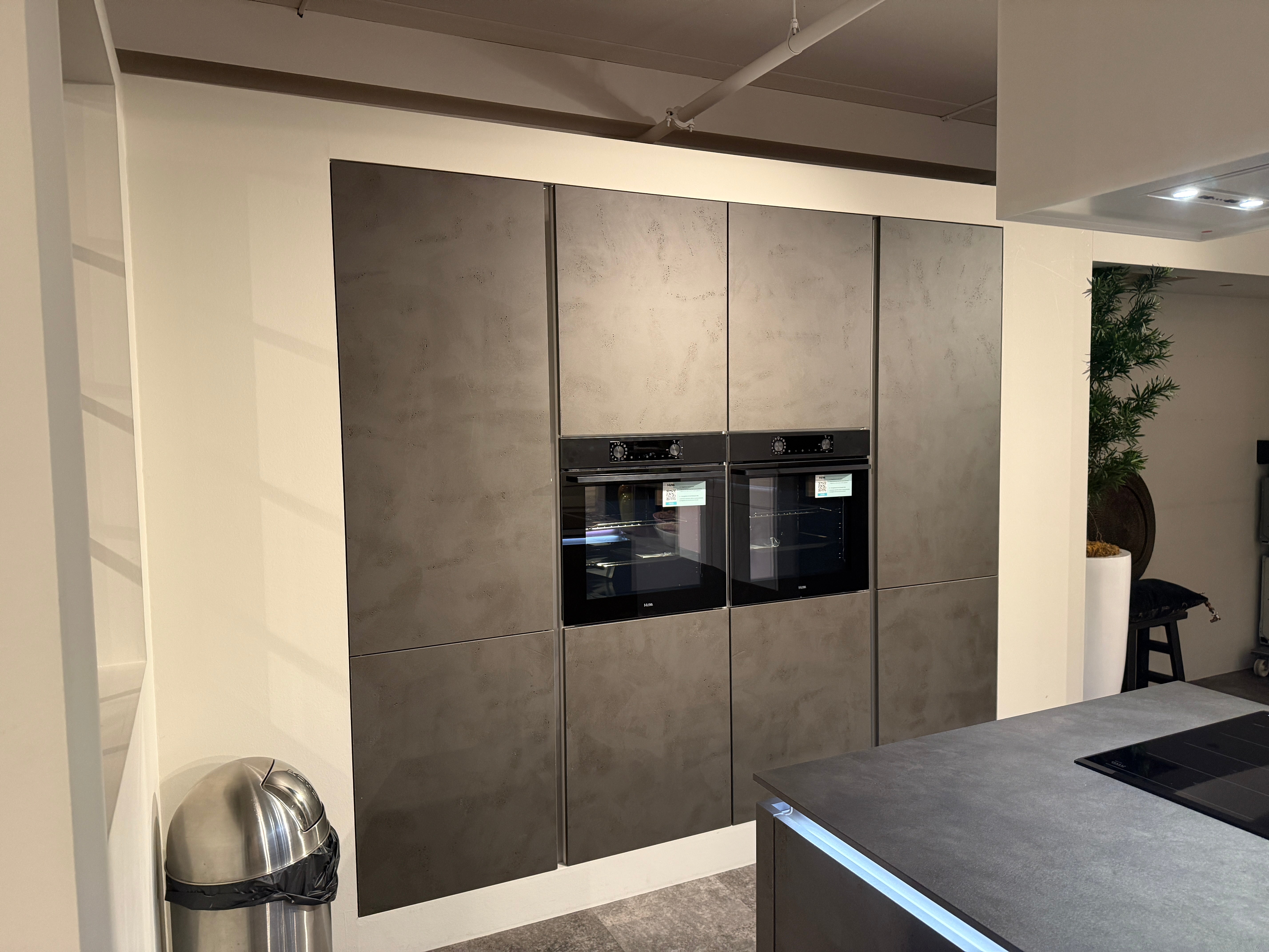 02578 - Moderne betonlook eilandkeuken