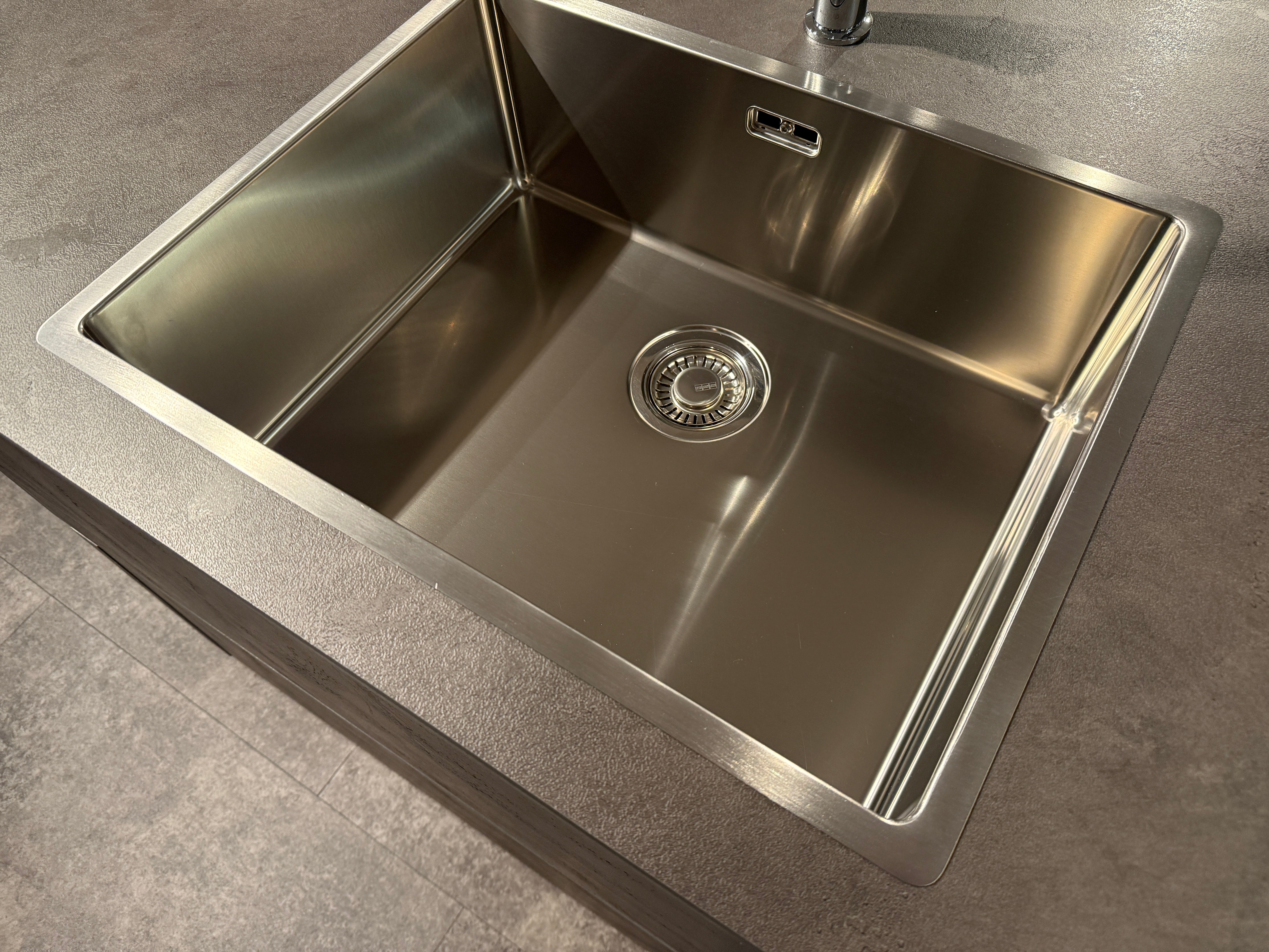 02578 - Moderne betonlook eilandkeuken