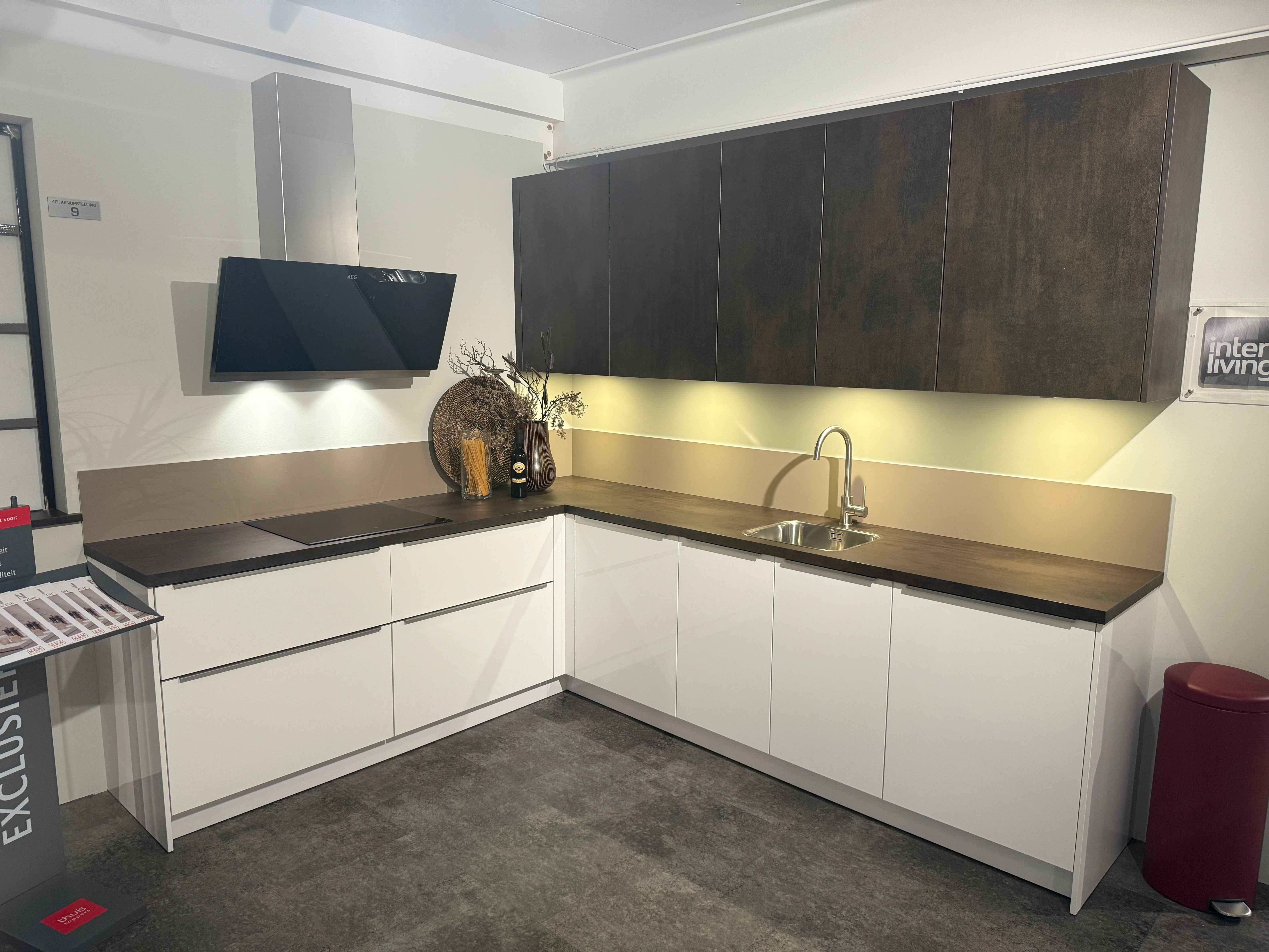 02584 - Nolte hoekkeuken met kastenwand