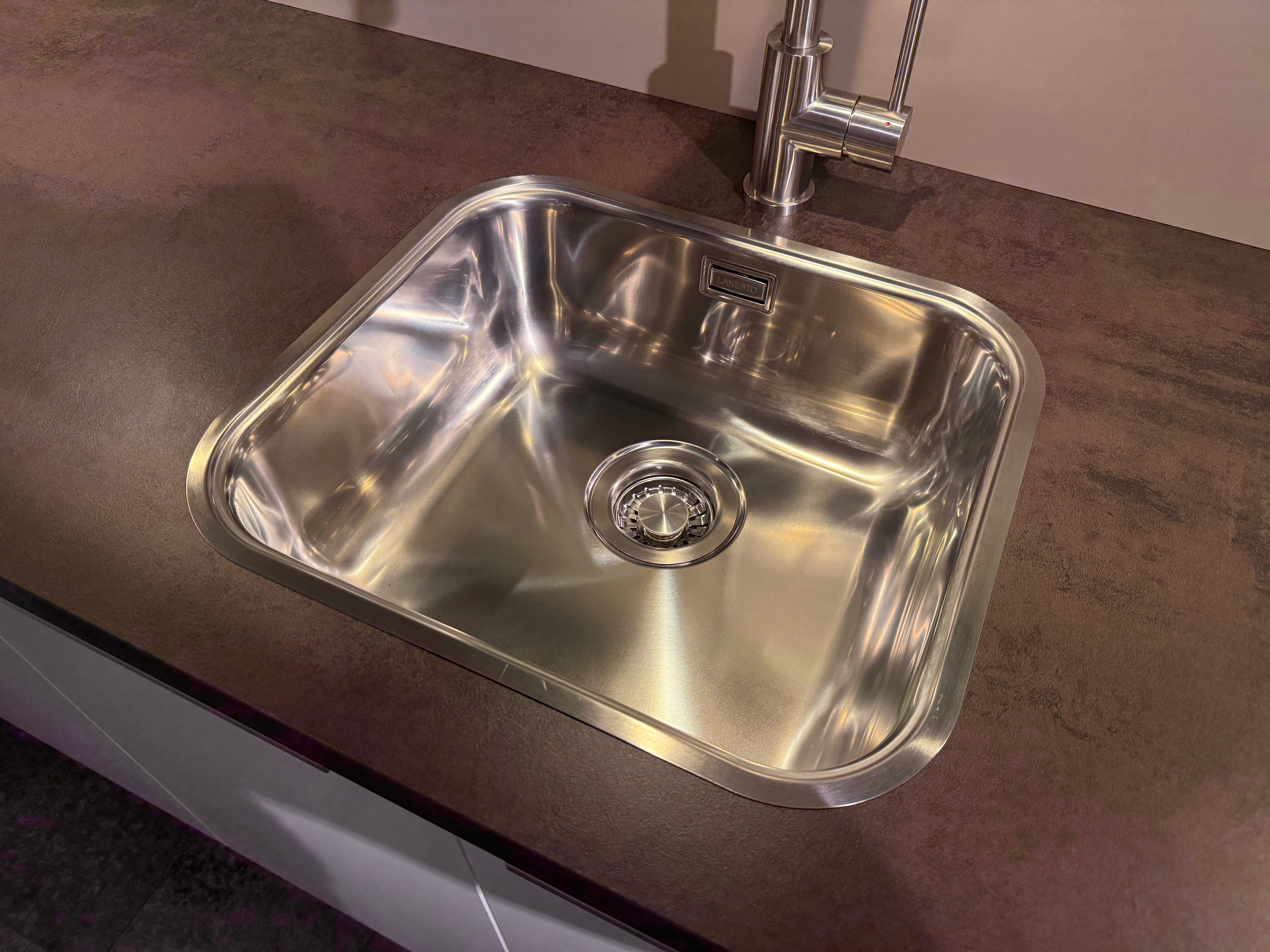 02584 - Nolte hoekkeuken met kastenwand