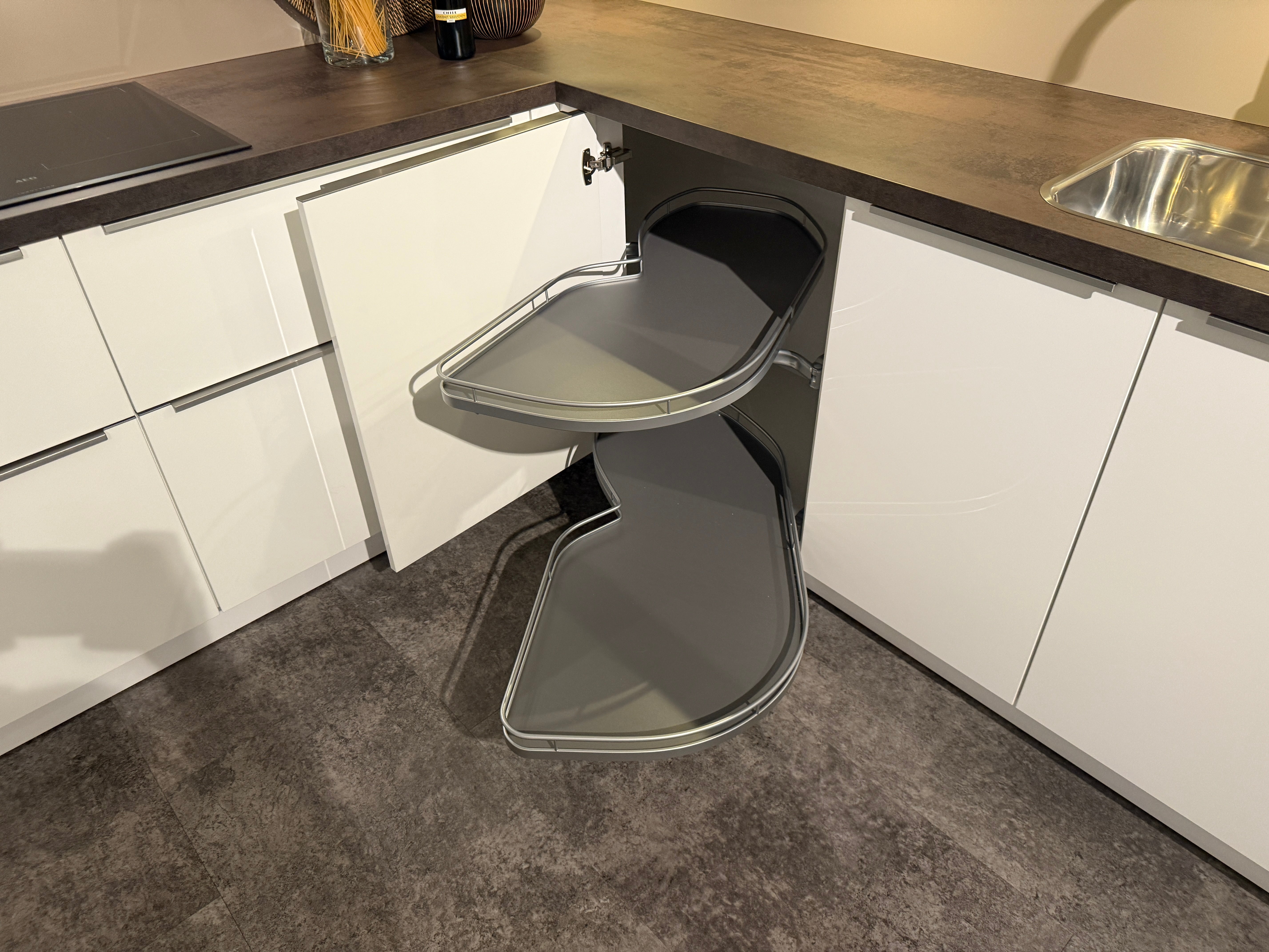 02584 - Nolte hoekkeuken met kastenwand