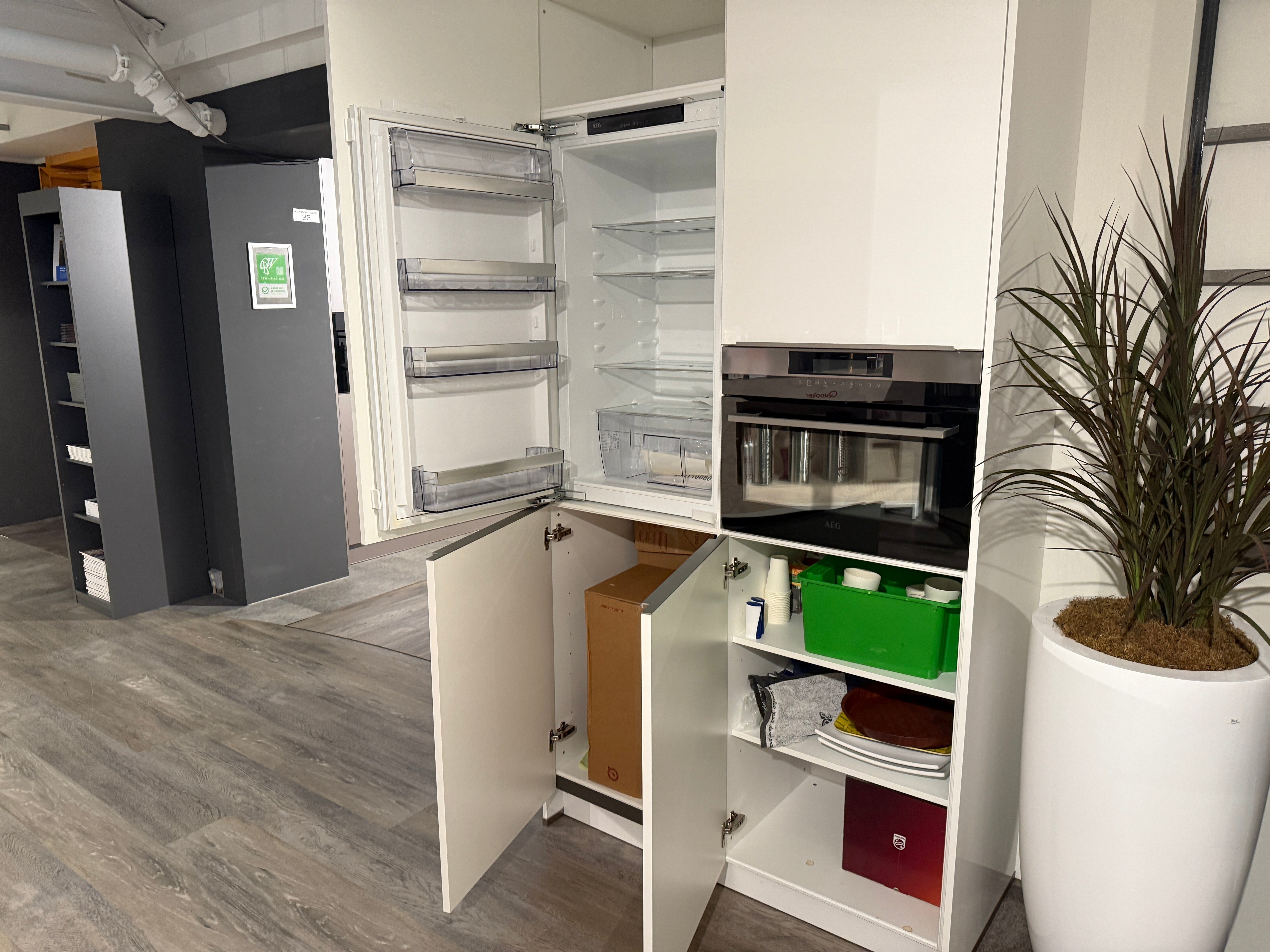 02584 - Nolte hoekkeuken met kastenwand