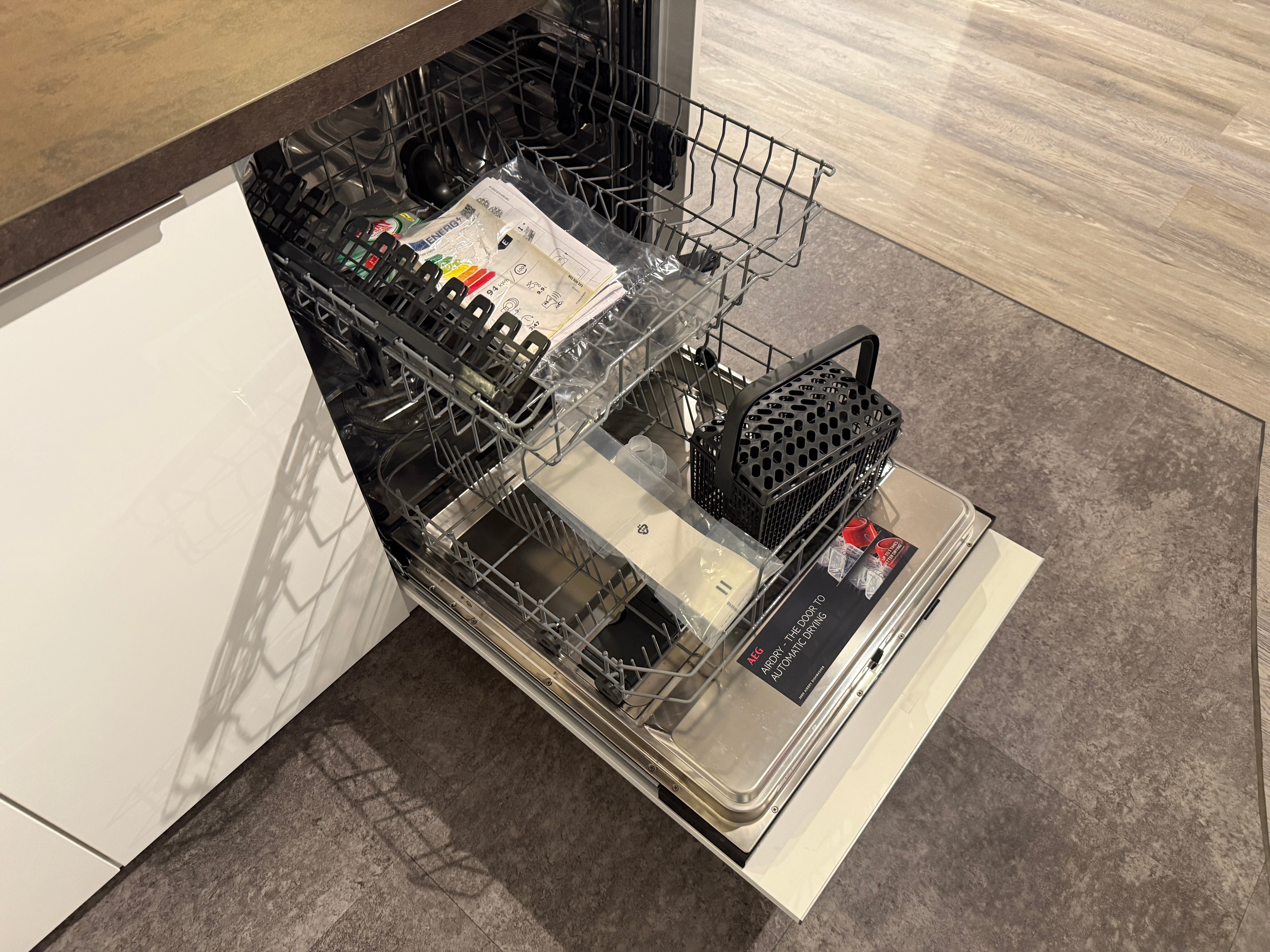 02584 - Nolte hoekkeuken met kastenwand