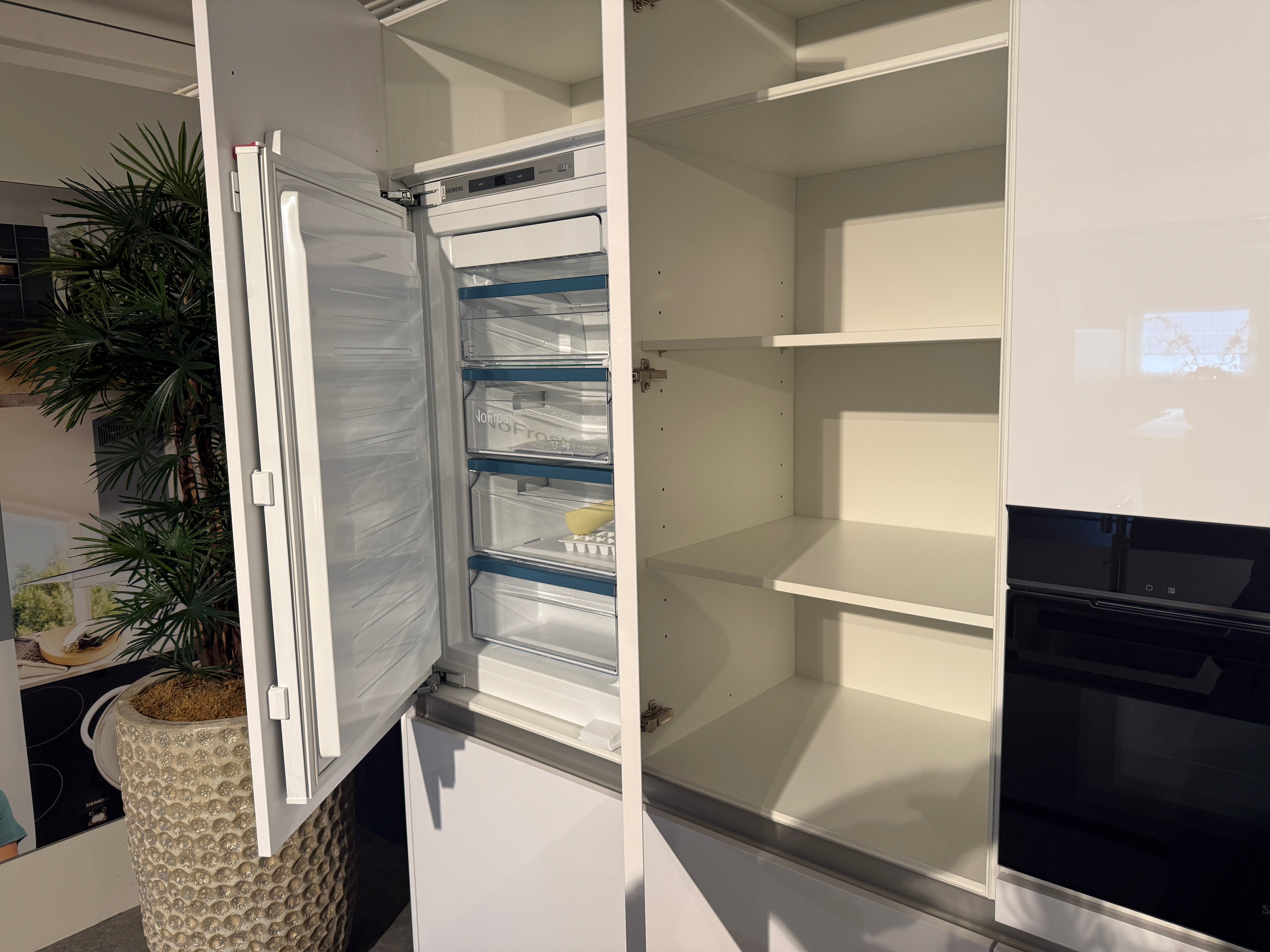 02588 - Hoogglans witte eilandkeuken