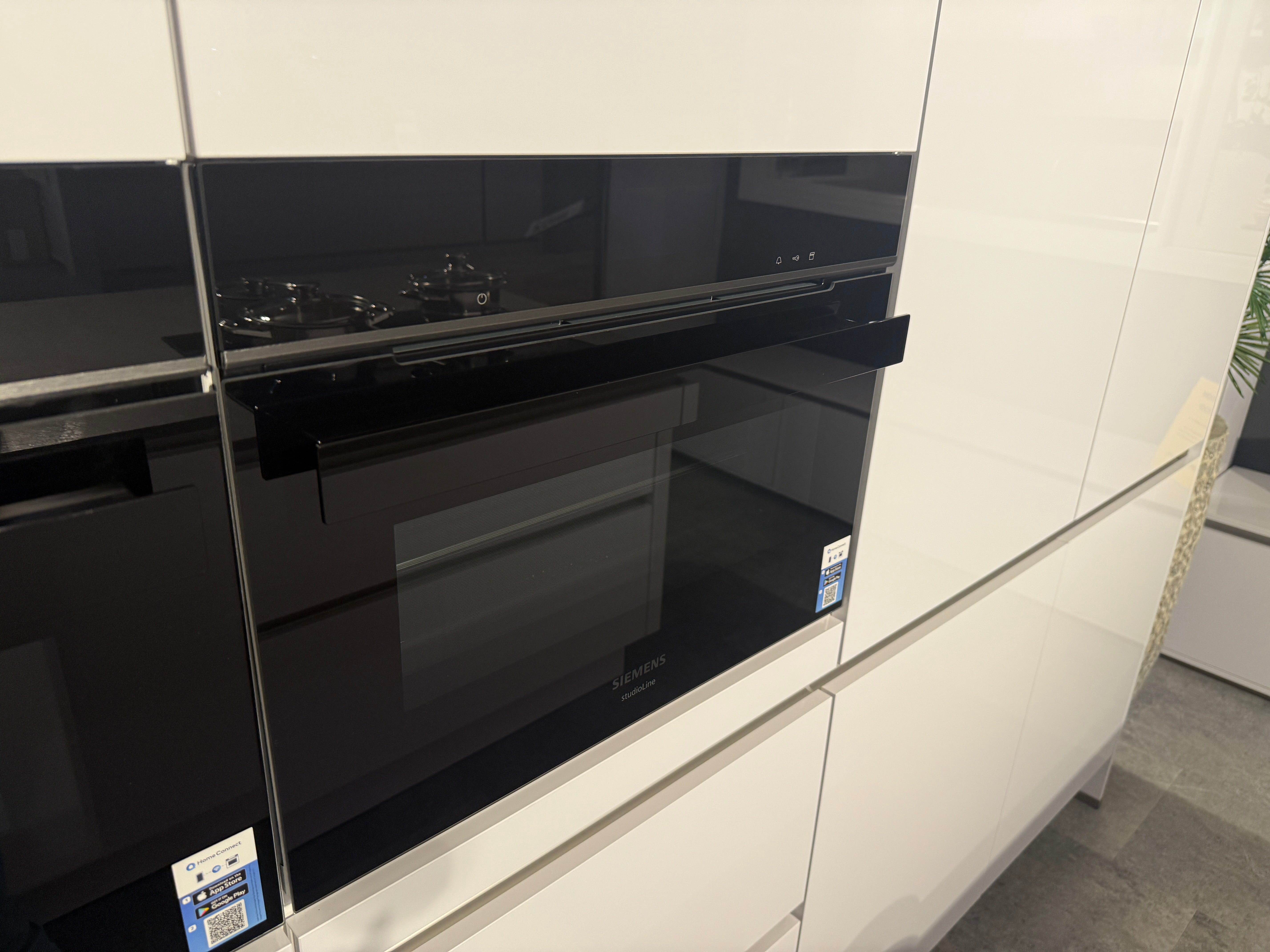 02588 - Hoogglans witte eilandkeuken