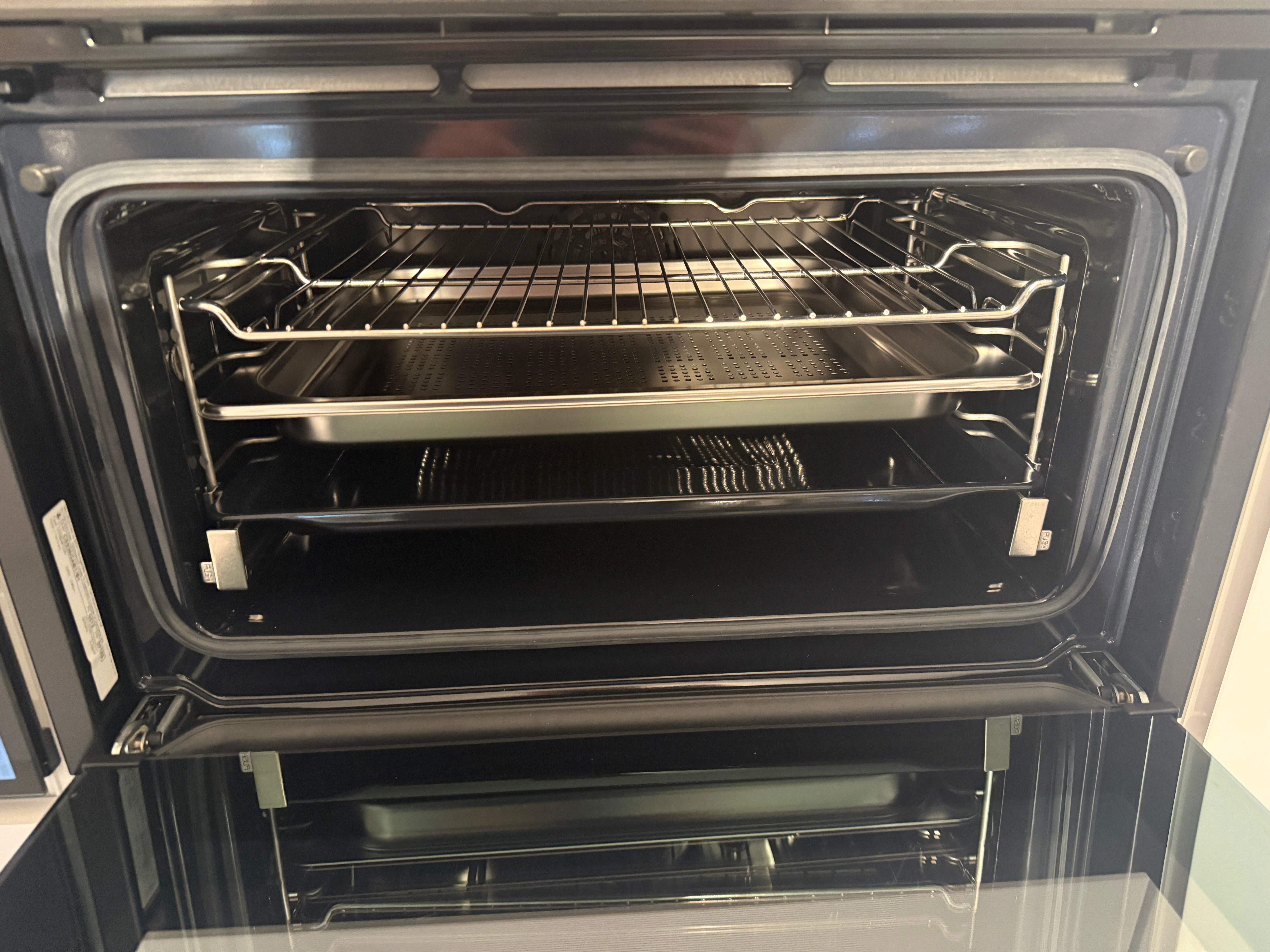 02588 - Hoogglans witte eilandkeuken