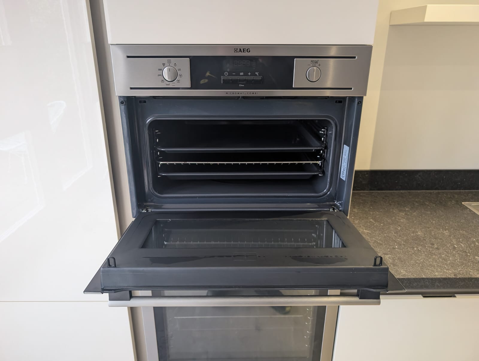 02294 - Witte Siematic hoekkeuken