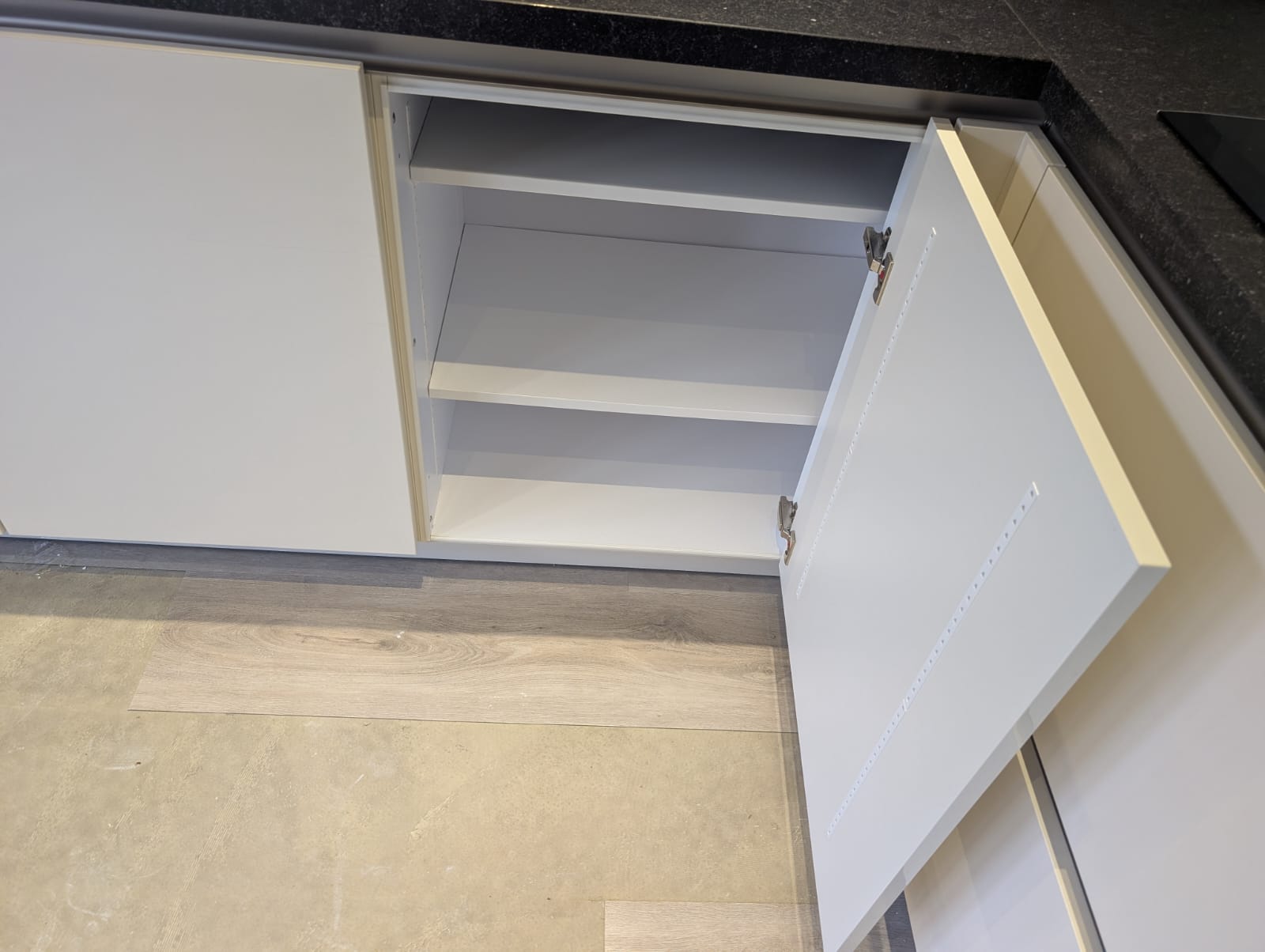 02294 - Witte Siematic hoekkeuken