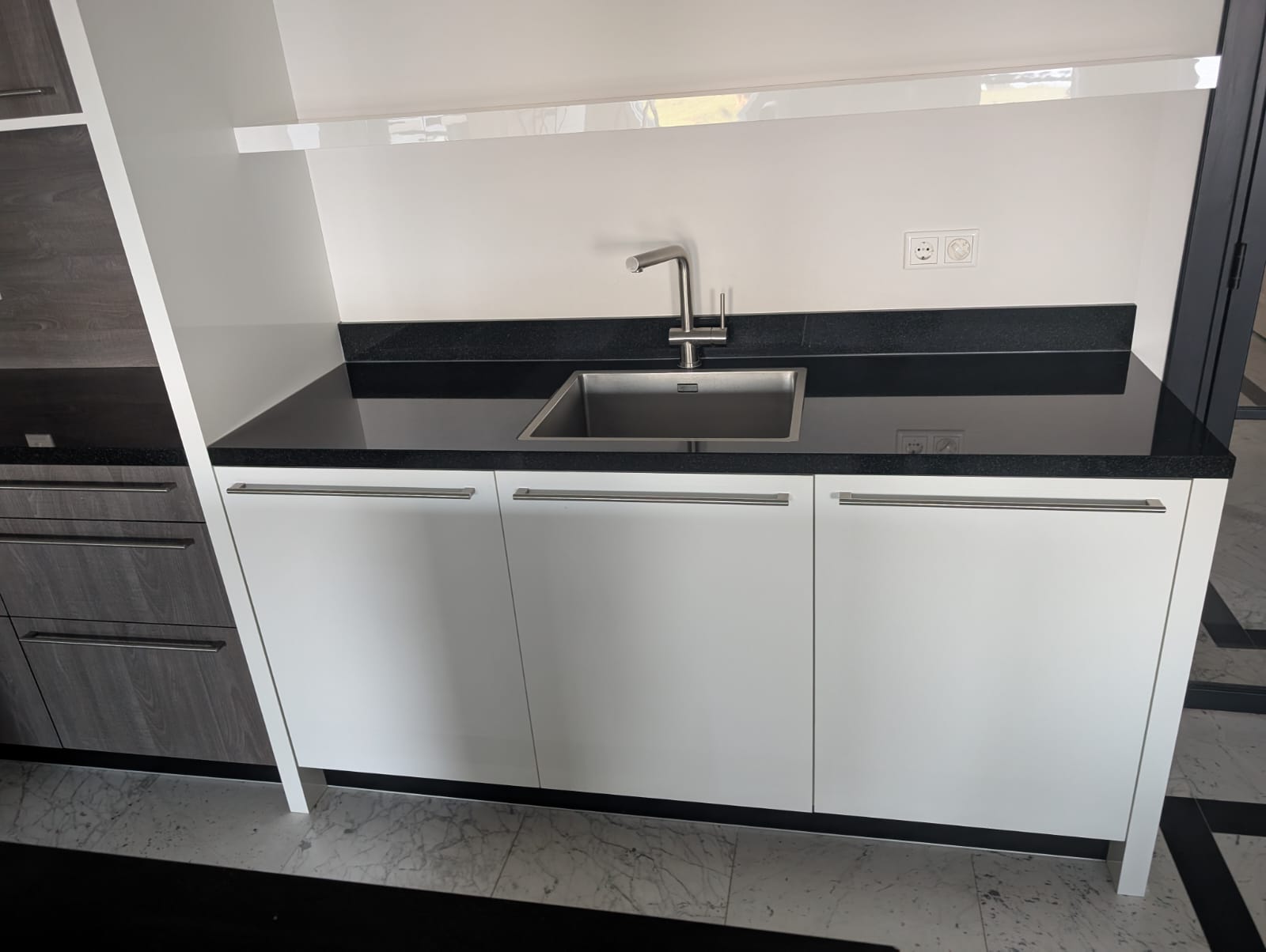 02098 - Moderne eilandkeuken