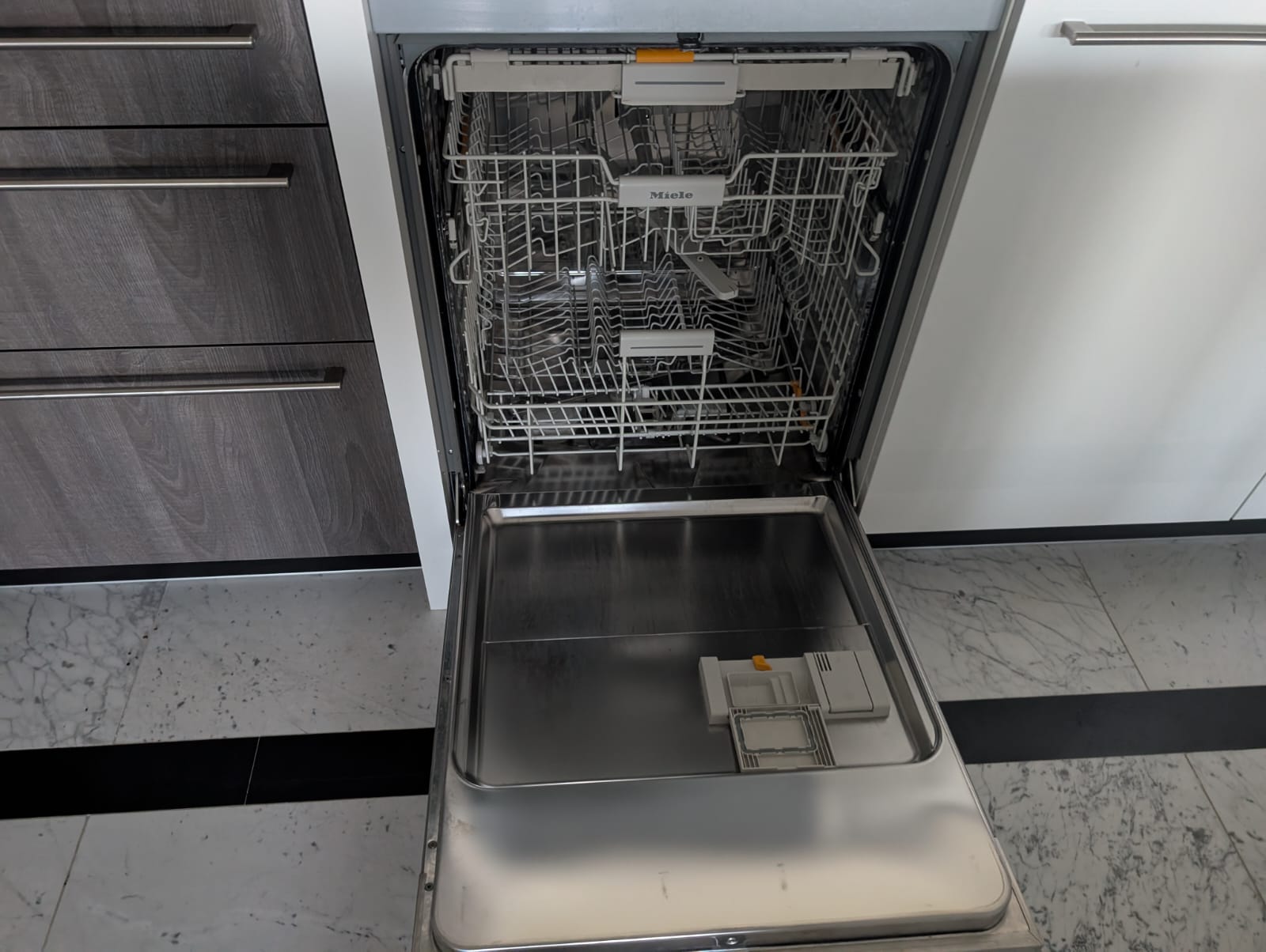 02098 - Moderne eilandkeuken