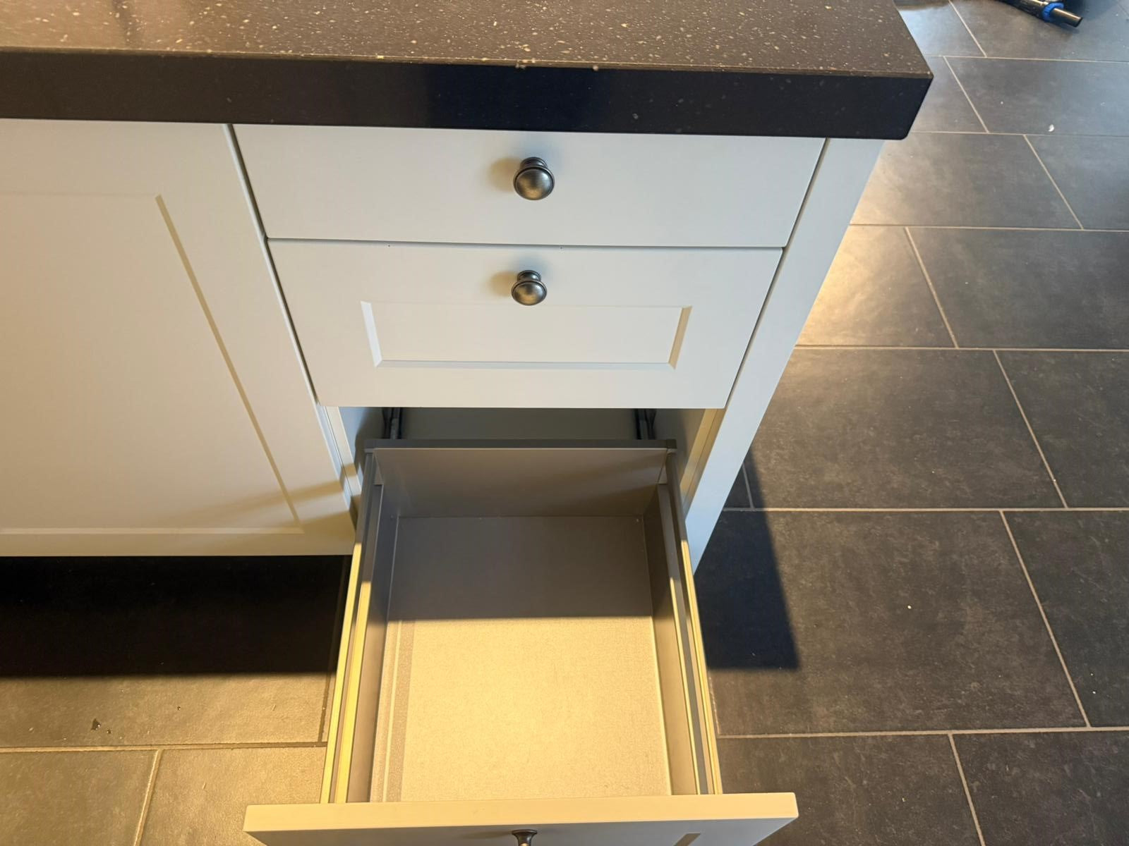 01915 - Witte landelijke eilandkeuken