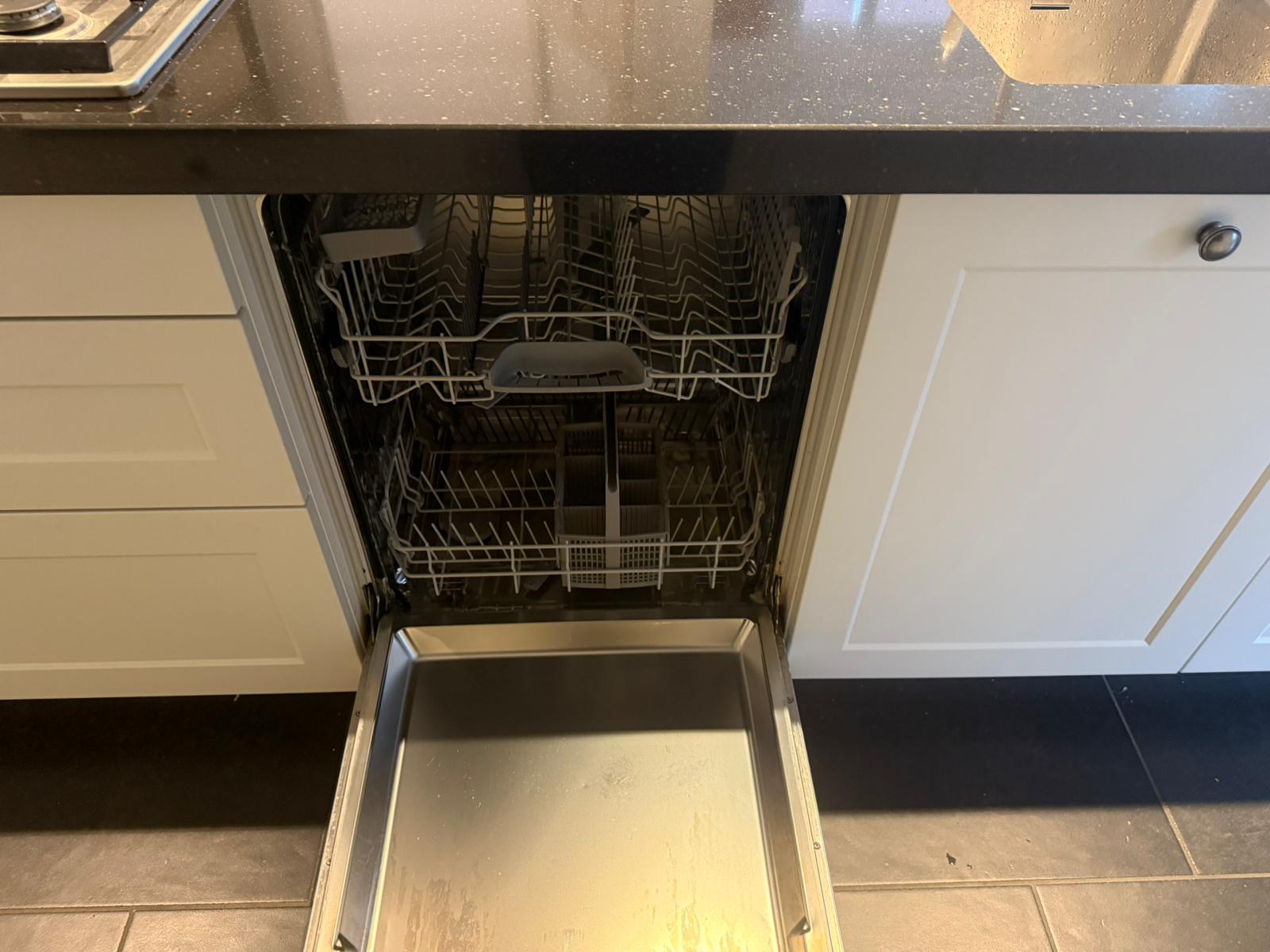 01915 - Witte landelijke eilandkeuken