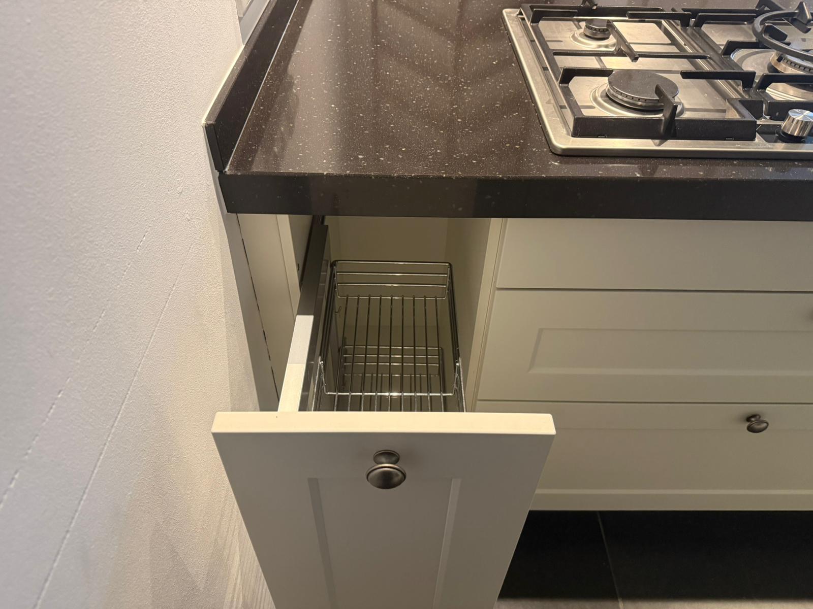 01915 - Witte landelijke eilandkeuken