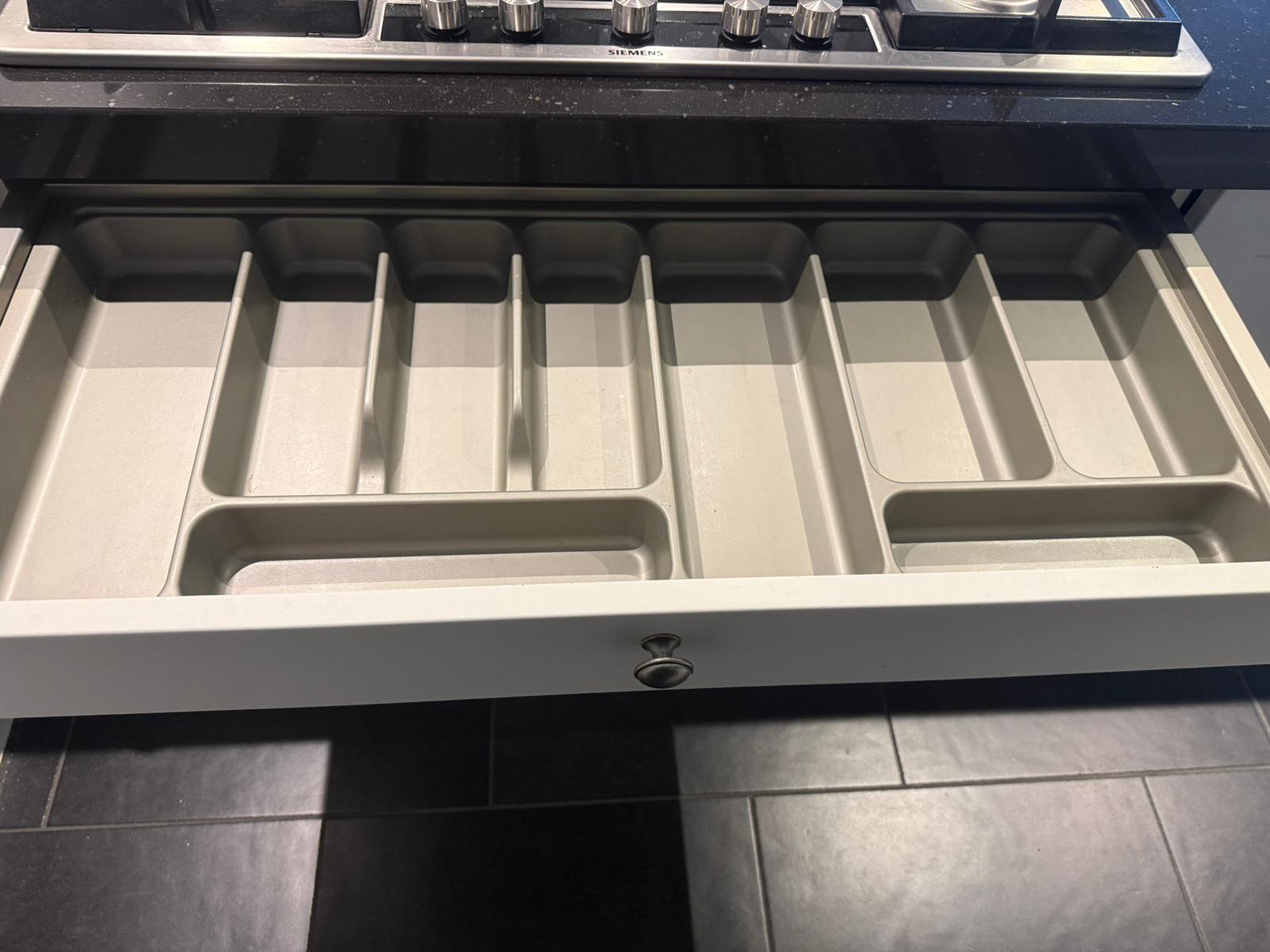 01915 - Witte landelijke eilandkeuken
