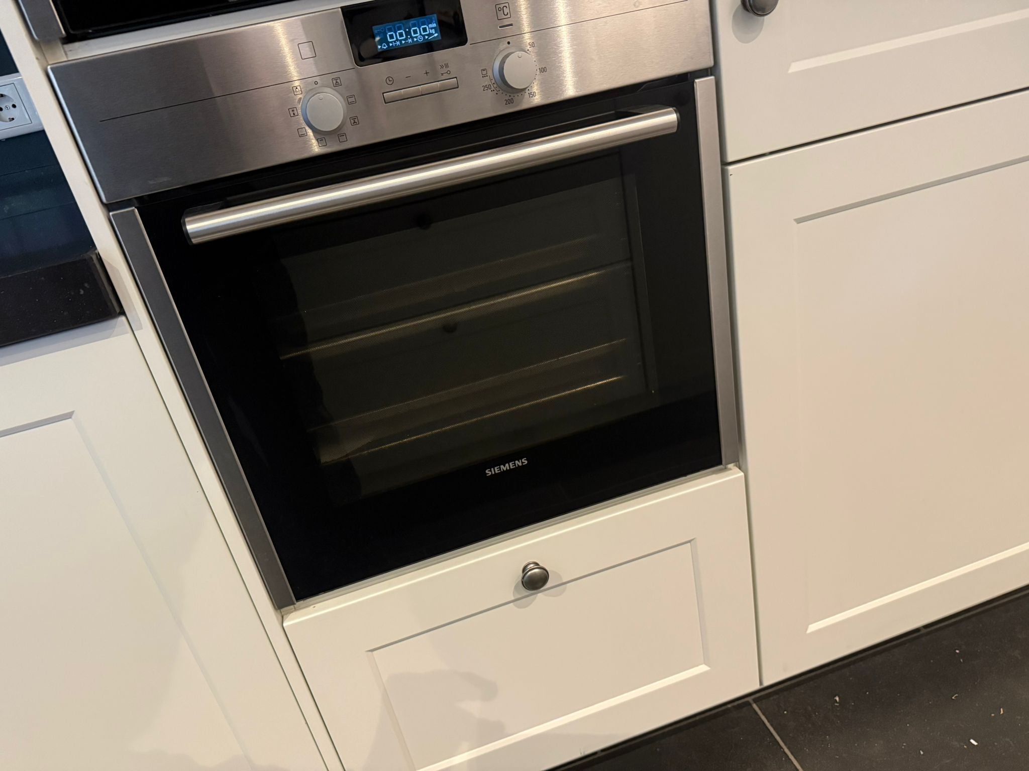 01915 - Witte landelijke eilandkeuken