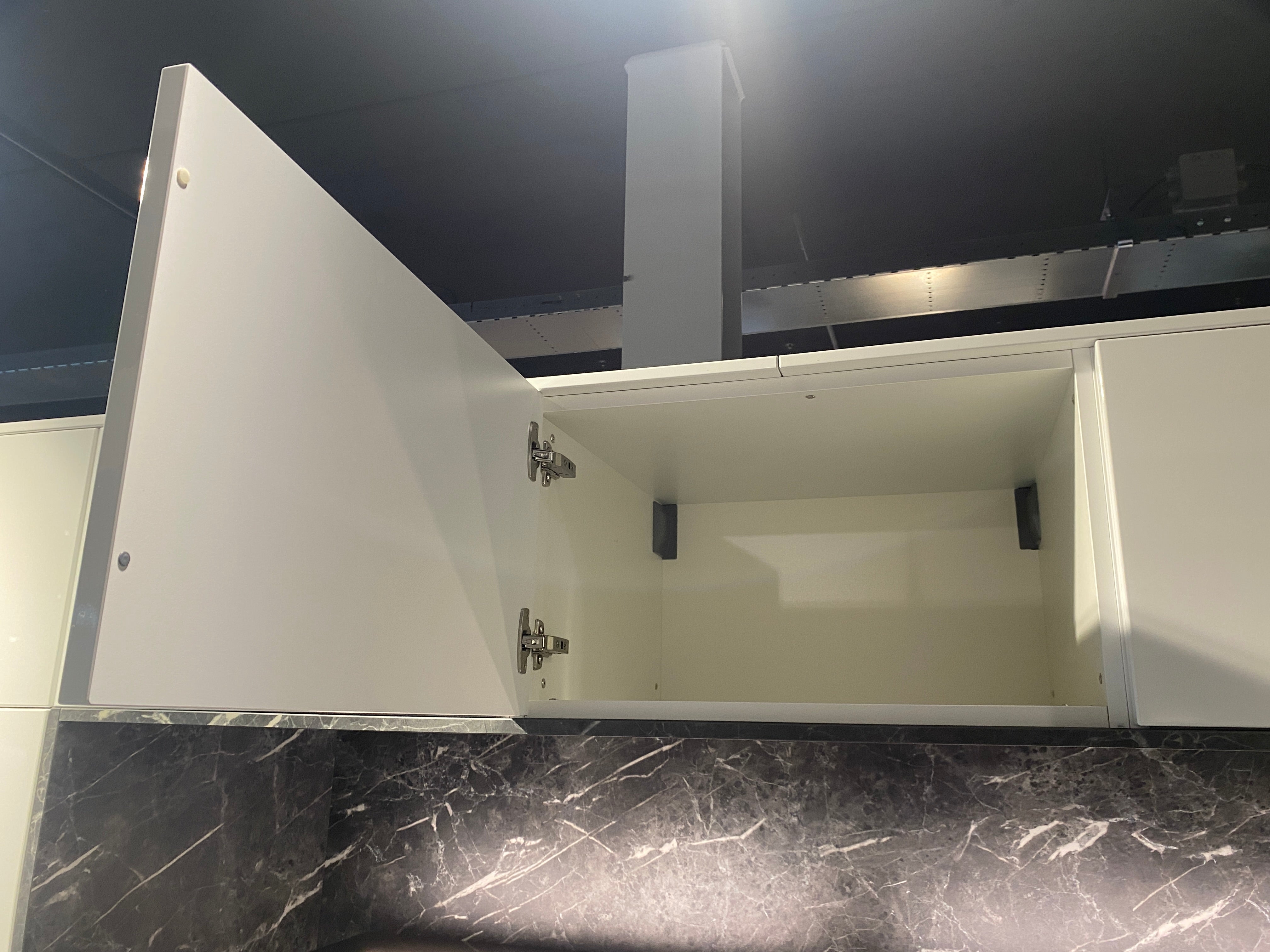 02642 - Moderne hoogglans lak alpine witte keuken