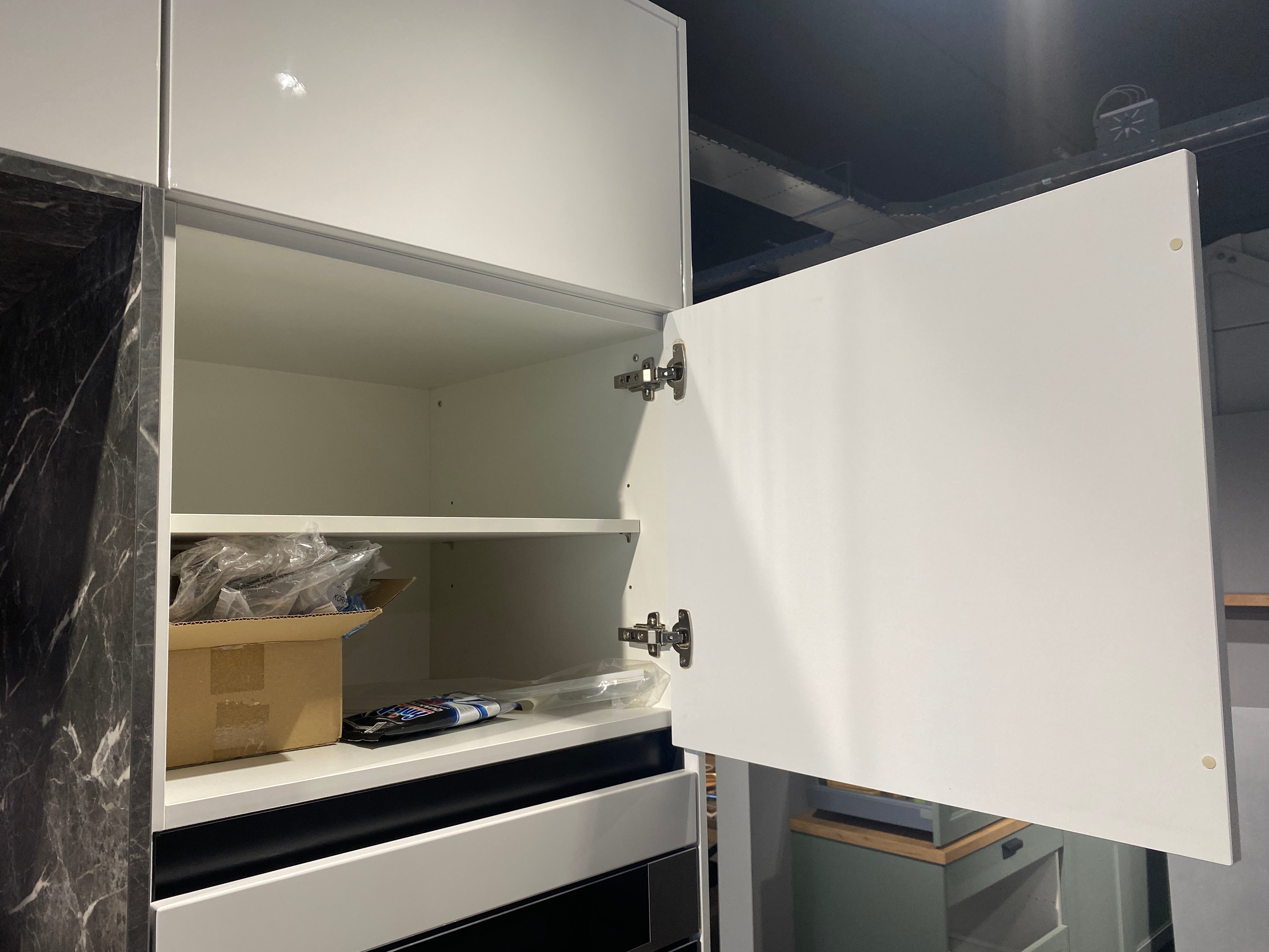 02642 - Moderne hoogglans lak alpine witte keuken